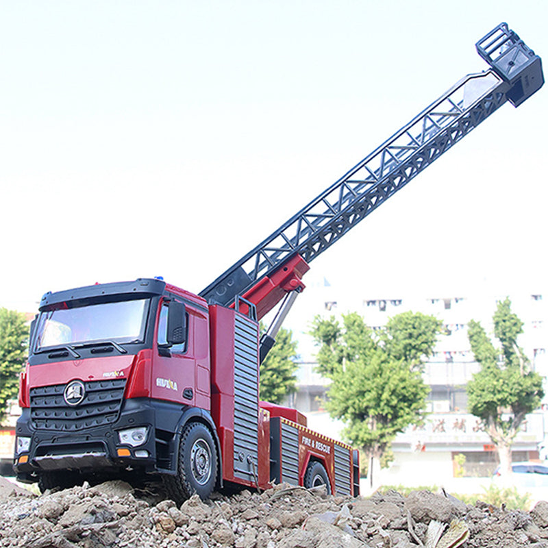 HUINA Toy 1/14 561 Sprayable Scaling Ladder Fire Truck 1561 RC Tractor 2.4G Remote Control Model Car