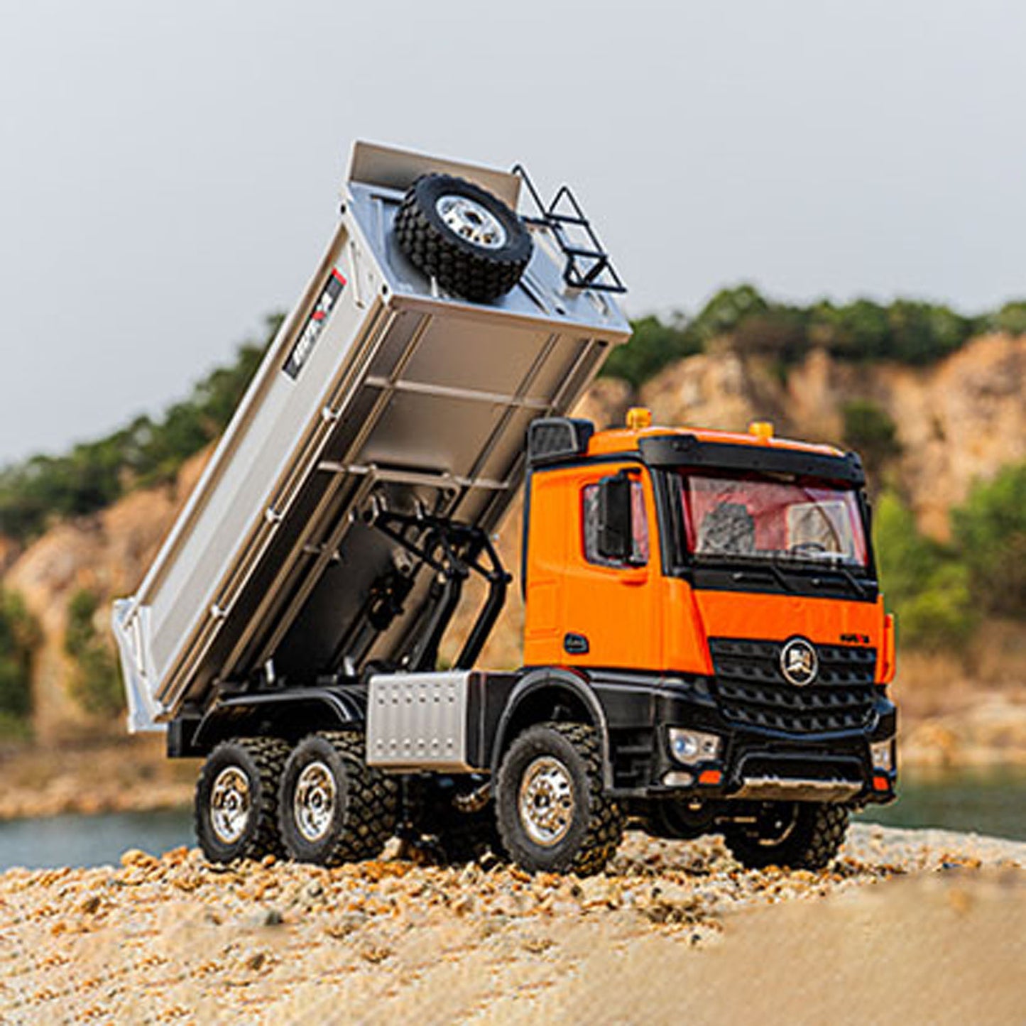 1/14 HUINA 1598 2.4G Remote Control Dumper 6x6 Engineering Transport Vehicle Lifting Rod Tipper Car Light Sound Battery Toys