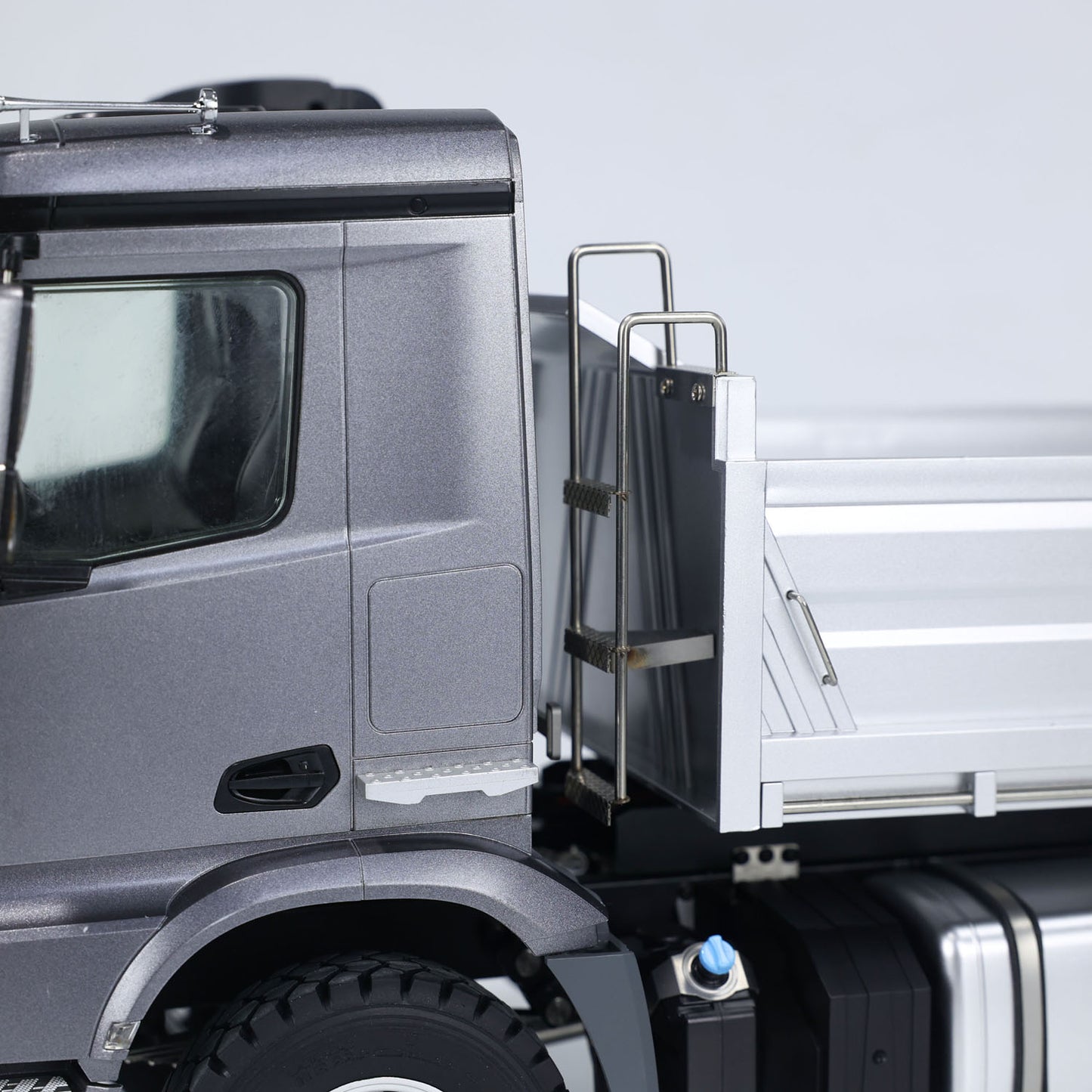 US STOCK Kabolite 4x4 1/14 2.4Ghz Remote Control Dumper Truck 5701 Ready To Go Tipper Car 2-speed Gearbox Lights Sound System