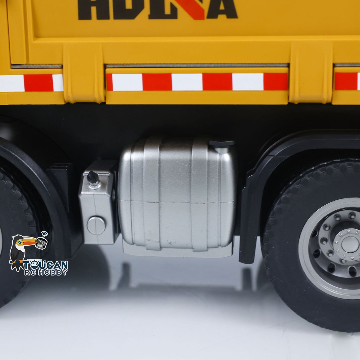 HUINA 1538 1/14 RC Timber Grab Truck Dumper Remote Control Model Toy Vehicles 2.4G Radio Battery