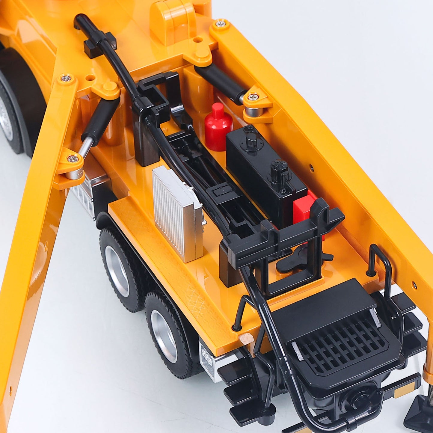 HUINA 1/18 Remote Control Concrete Pump Truck 1381 Engineering Vehicle Finished Model RTR Manual Support Leg Light Sound Effects