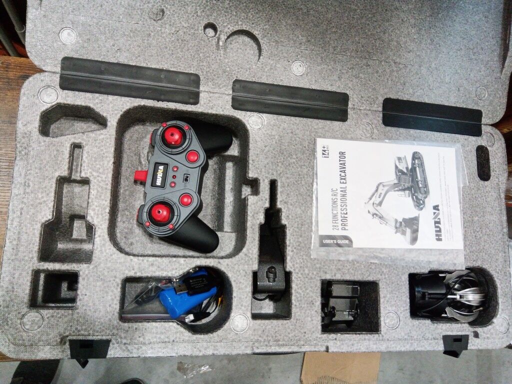 Fast Free Shipping Second Hand US Stock HUINA 1594 1/14 Metal RC Excavator Model with Bucket Drill 2.4G 28CH Radio Controller Light Sound