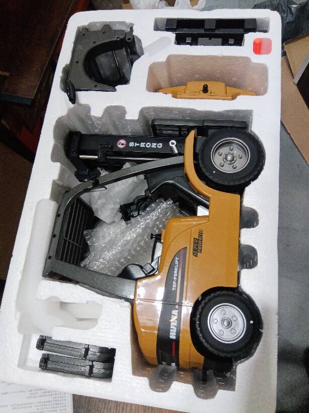 Fast Free Shipping Second Hand US Stock HIUNA 577 1/14 Electric Lifting Remote Control Forklift Model RC Construction Vehicle Battery Light Sound Effect Battery