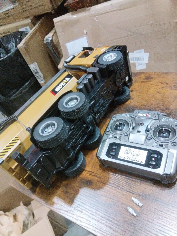 Fast Free Shipping Second Hand US Stock HUINA 1/14 Electric RC Dump Truck 573 Remote Control Tipper Model Vehicle Flowing Water Light Sound Effect 2.4G Radio Battery