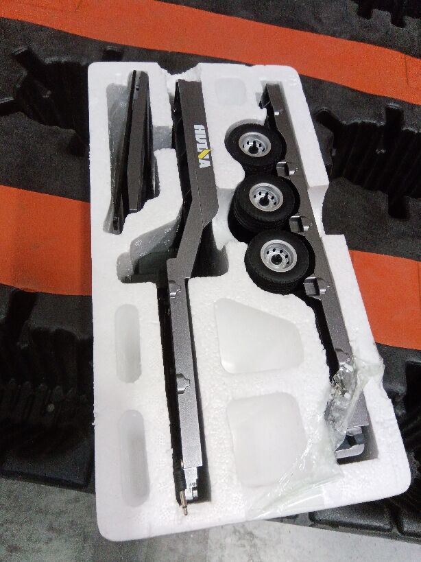 Fast Free Shipping Second Hand US Stock 73.5CM Plastic Semi Trailer Flatbed 1502 for 1/18 HUINA 1501 Remote Control Tractor Truck Electronic Support Legs Tail Board