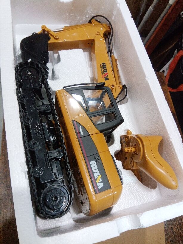 Fast Free Shipping Second Hand US Stock HUINA 1535 1/14 RC Electric Excavator Remote Control Digger with 15CH 2.4G Radio Controller Sound Light Effects