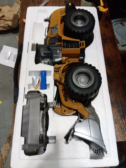 Fast Free Shipping Second Hand US Stock 1/14 HUINA 2.4G Radio Controlled Loader 1583 Electric Lifting System Lights Sound RC Construction Vehicles Assembled