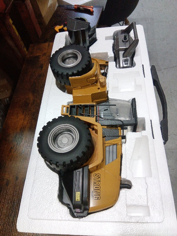 Fast Free Shipping Second Hand US Stock 1/14 HUINA 2.4G Radio Controlled Loader 1583 Electric Lifting System Lights Sound RC Construction Vehicles Assembled