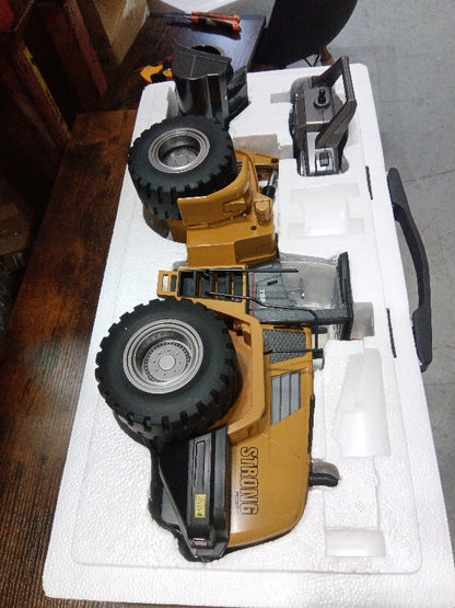 Fast Free Shipping Second Hand US Stock 1/14 HUINA 2.4G Radio Controlled Loader 1583 Electric Lifting System Lights Sound RC Construction Vehicles Assembled
