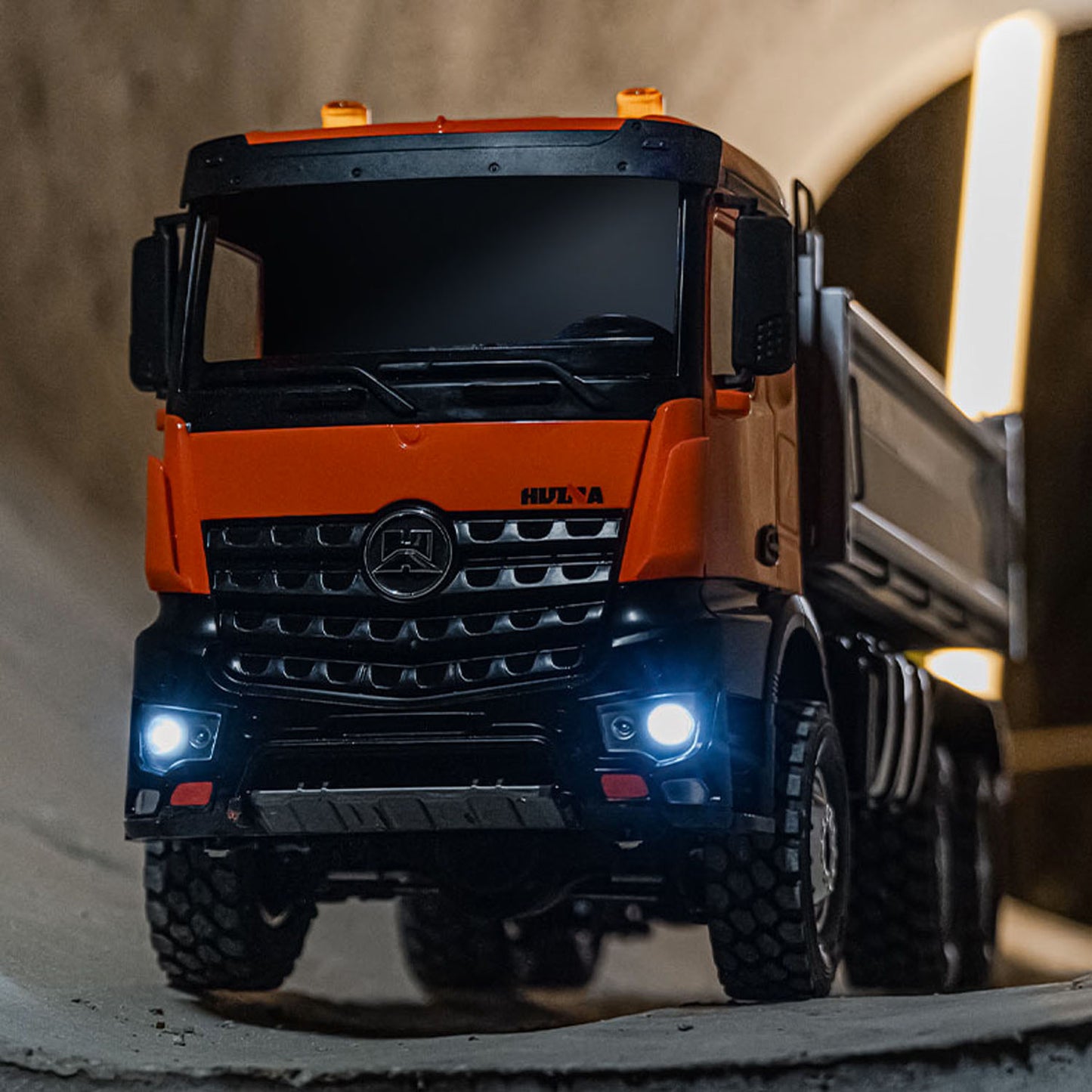 1/14 HUINA 1598 2.4G Remote Control Dumper 6x6 Engineering Transport Vehicle Lifting Rod Tipper Car Light Sound Battery Toys