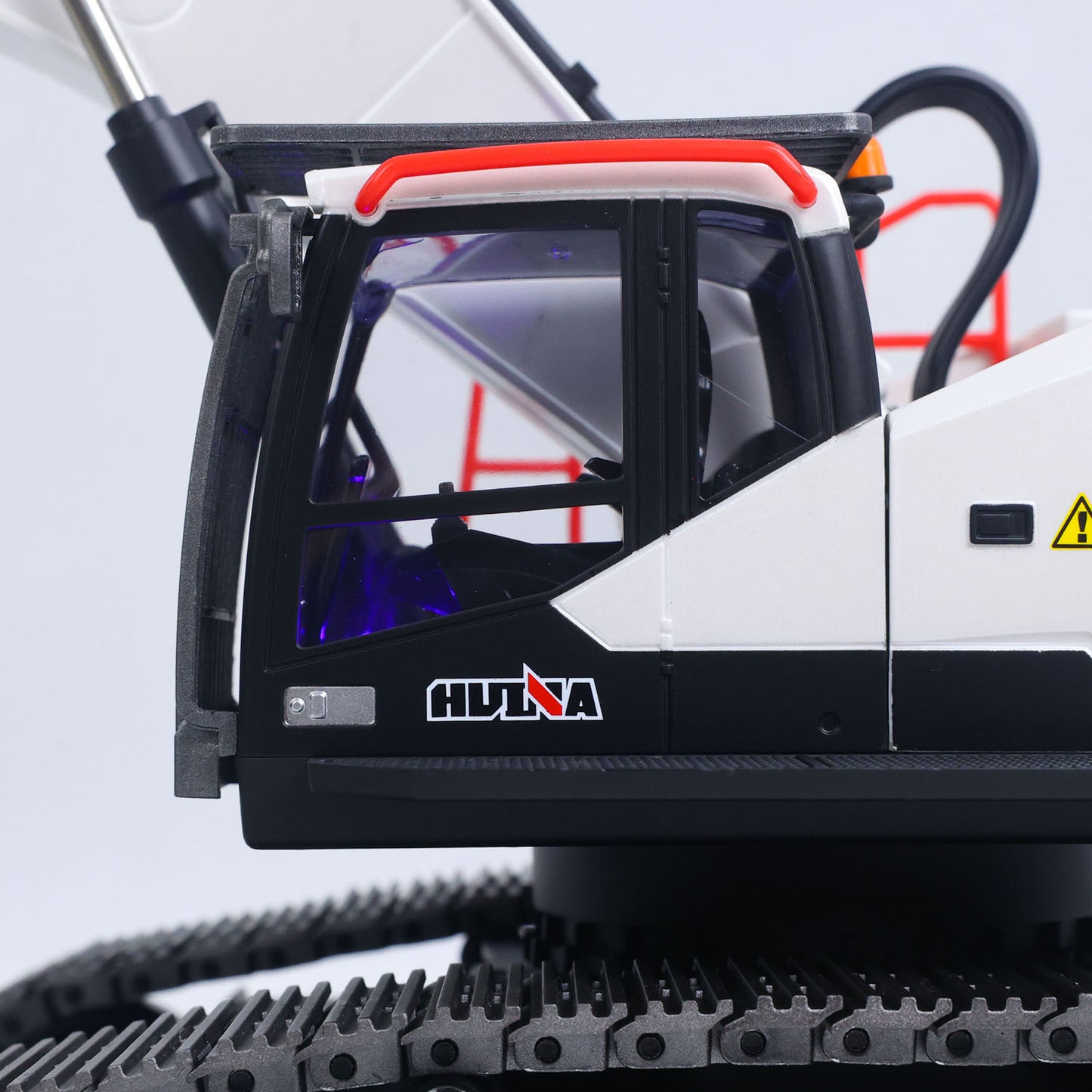 DE Stock HUINA 1/14 Metal 1594 RC Excavator Digger Model Bucket Drill Ball Wooden Claw Radio System Light Sound Battery Charger