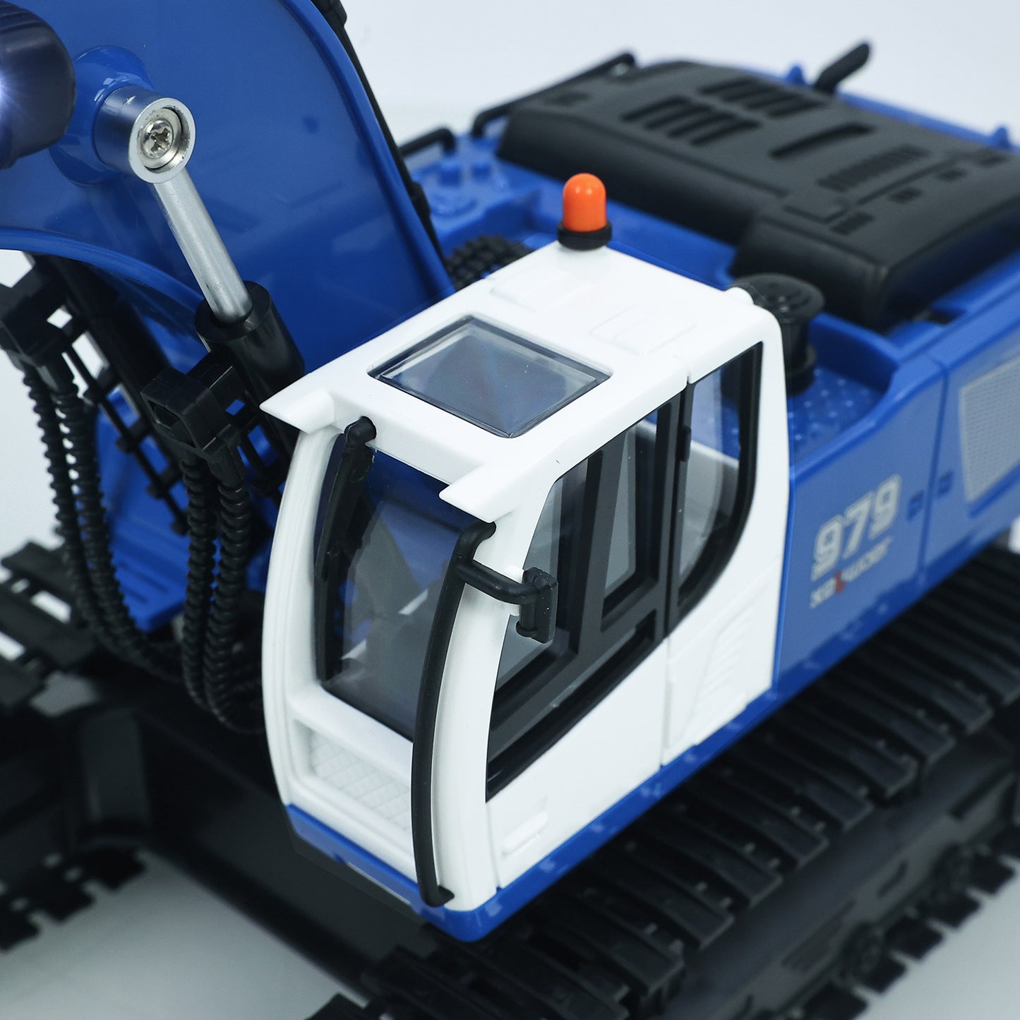 US Stock HUINA 1/18 13550 11CH RC Excavator Remote Control Digger Model 350 Degree Body Rotate 2.4G Radio System 3.7V Battery USB Charger