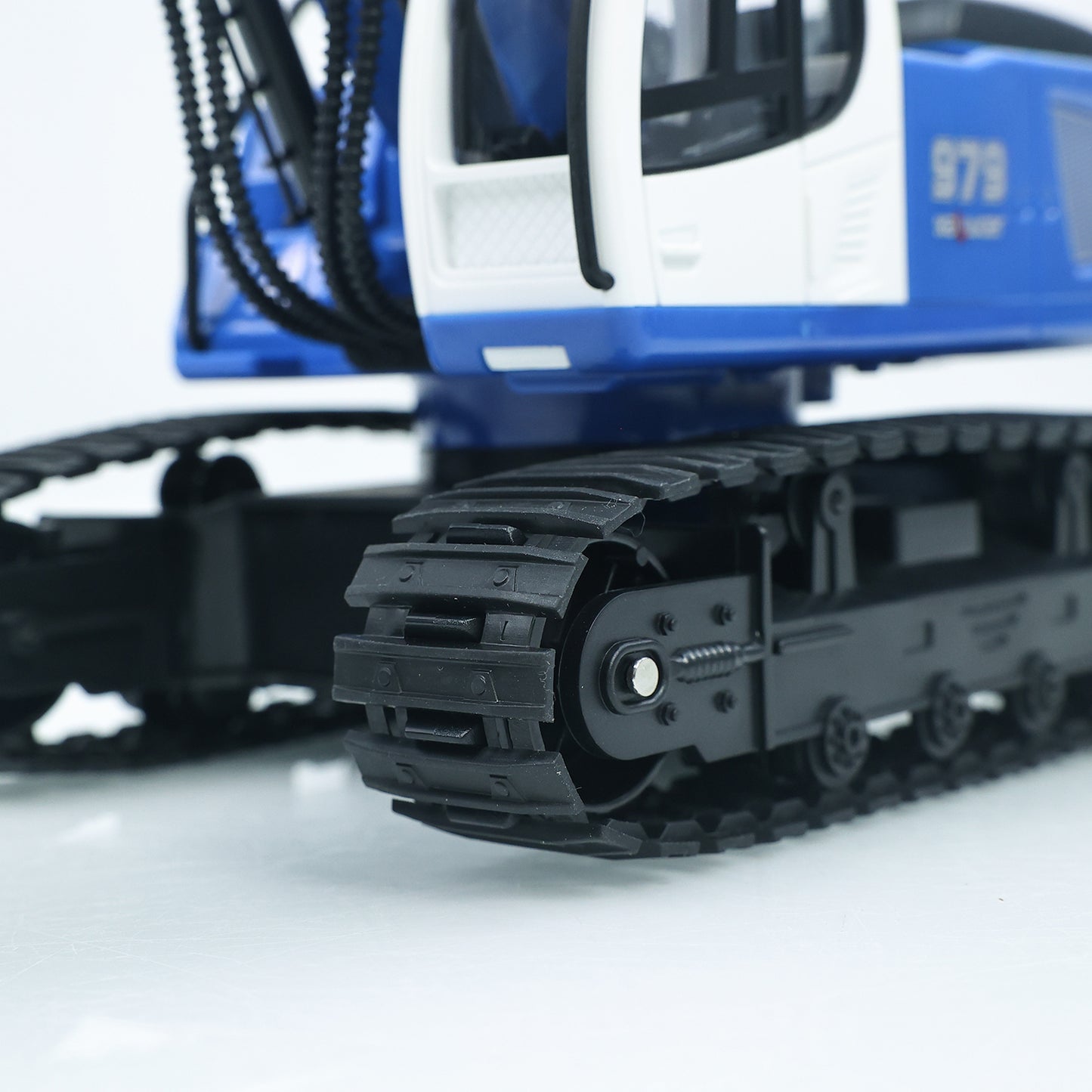 US Stock HUINA 1/18 13550 11CH RC Excavator Remote Control Digger Model 350 Degree Body Rotate 2.4G Radio System 3.7V Battery USB Charger