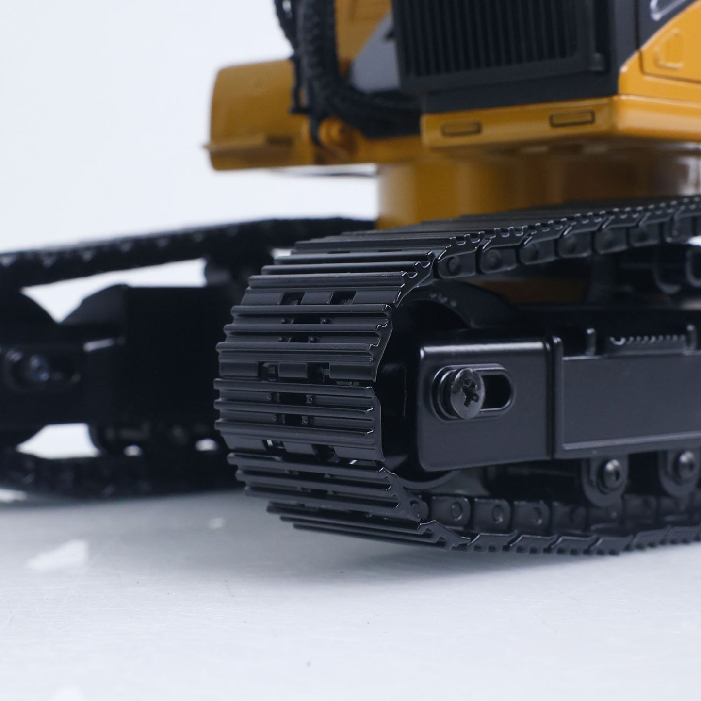 US Stock HUINA 580 1/14 Metal Excavator Model Engineering Vehicle Electric Ball Grabber 360 Rotating Shear Claw Sound Lights