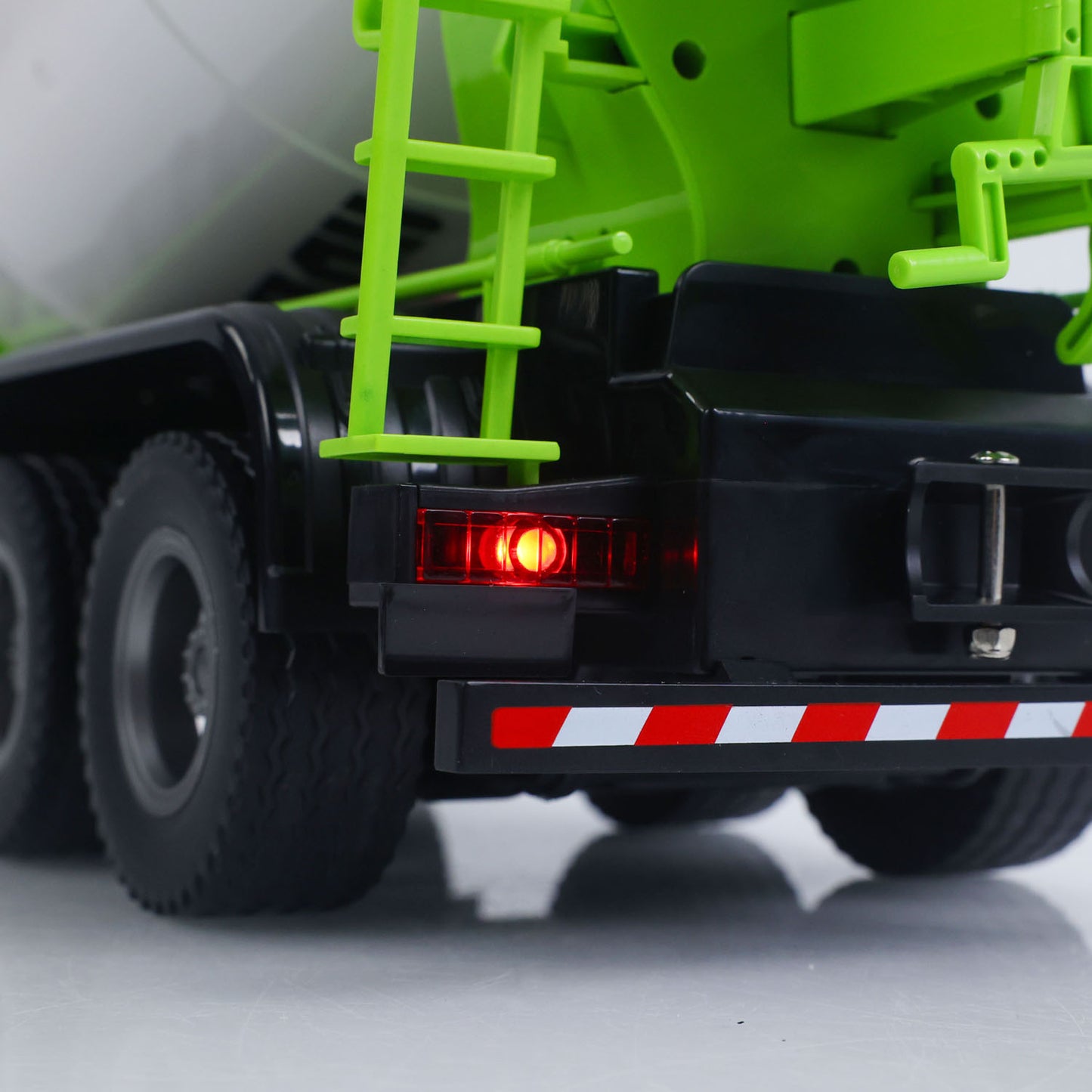 Fast Free Shipping for EU Metal HUINA 1/14 RC Mixer Truck 12CH Remote Control Agitating Lorry Model Light Sound Effects 2.4GHz Radio System Battery