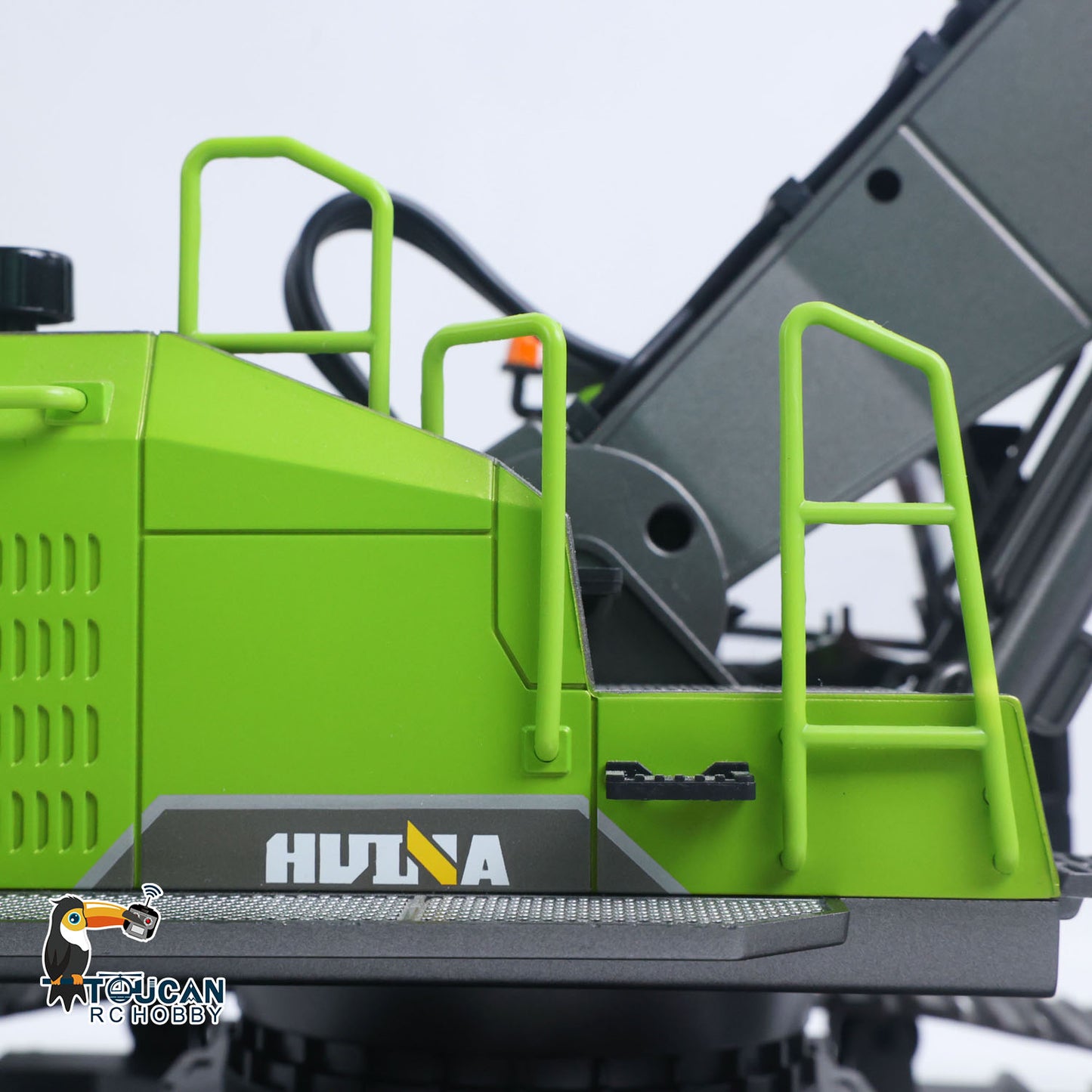 HUINA 1/14 593 Toys Model RC Excavator Car Gift Battery 2.4G Remote Control 28CH Construction Model