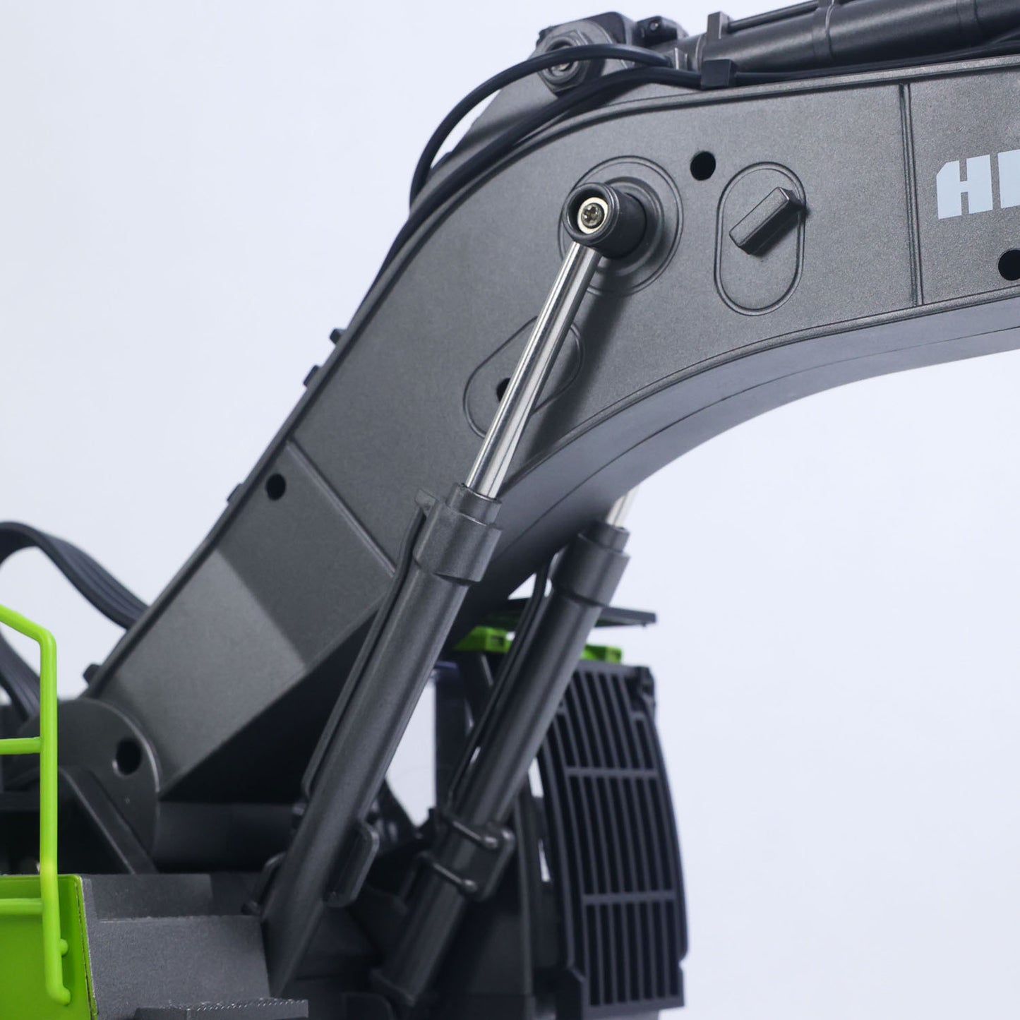 Fast Free Shipping for EU HUINA 1/14 593 RC Excavator 2.4Ghz Remote Control Digger Model Radio System 7.4V Battery USB Charger Cable