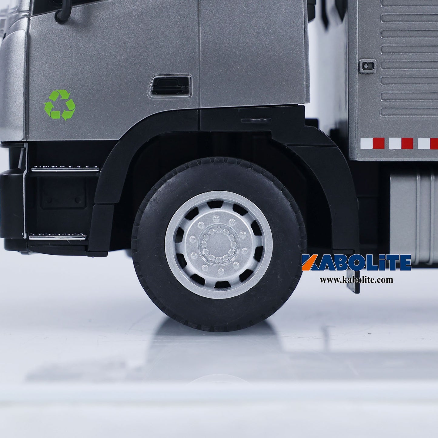 HUINA 1316 1/18 Plastic RC Fog Cannon Truck Model with 9CH 2.4G Radio Controller for Construction Site Dust Hobbyists