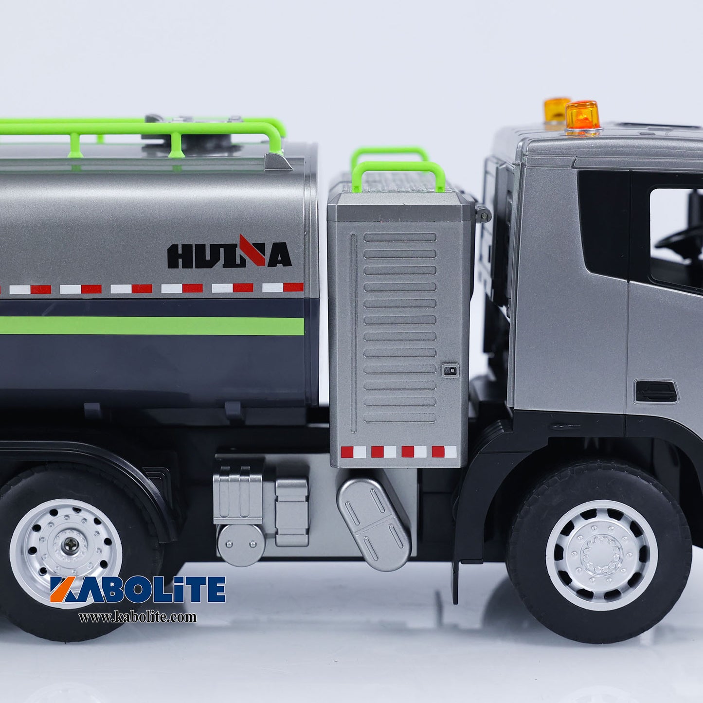 HUINA 1316 1/18 Plastic RC Fog Cannon Truck Model with 9CH 2.4G Radio Controller for Construction Site Dust Hobbyists