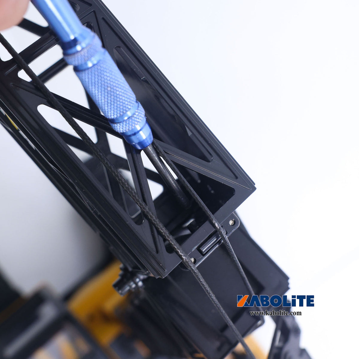 IN Stock HUINA 1572 1/14 RC Tower Crane Construction Vehicle with Light Sound 360 Degree Rotate 2.4G Remote Controller for Scale Machinery Enthusiast