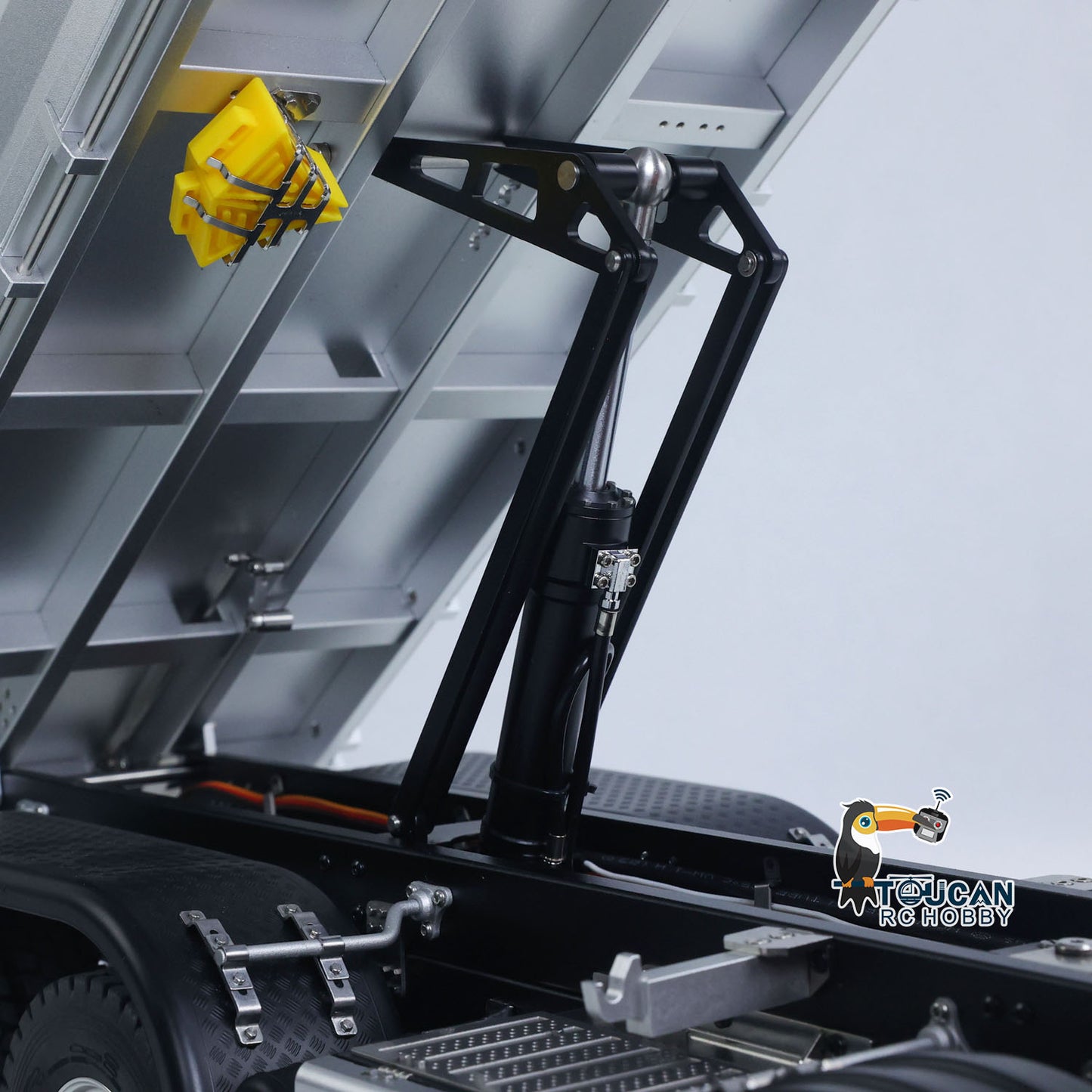 Flash Sale 1/14 Kabolite K3367 8x8 Metal Hydraulic RC Tipper Remote Control Dump Truck Sonud Light 2Speed Model Battery ST8 Radio Axle Lock