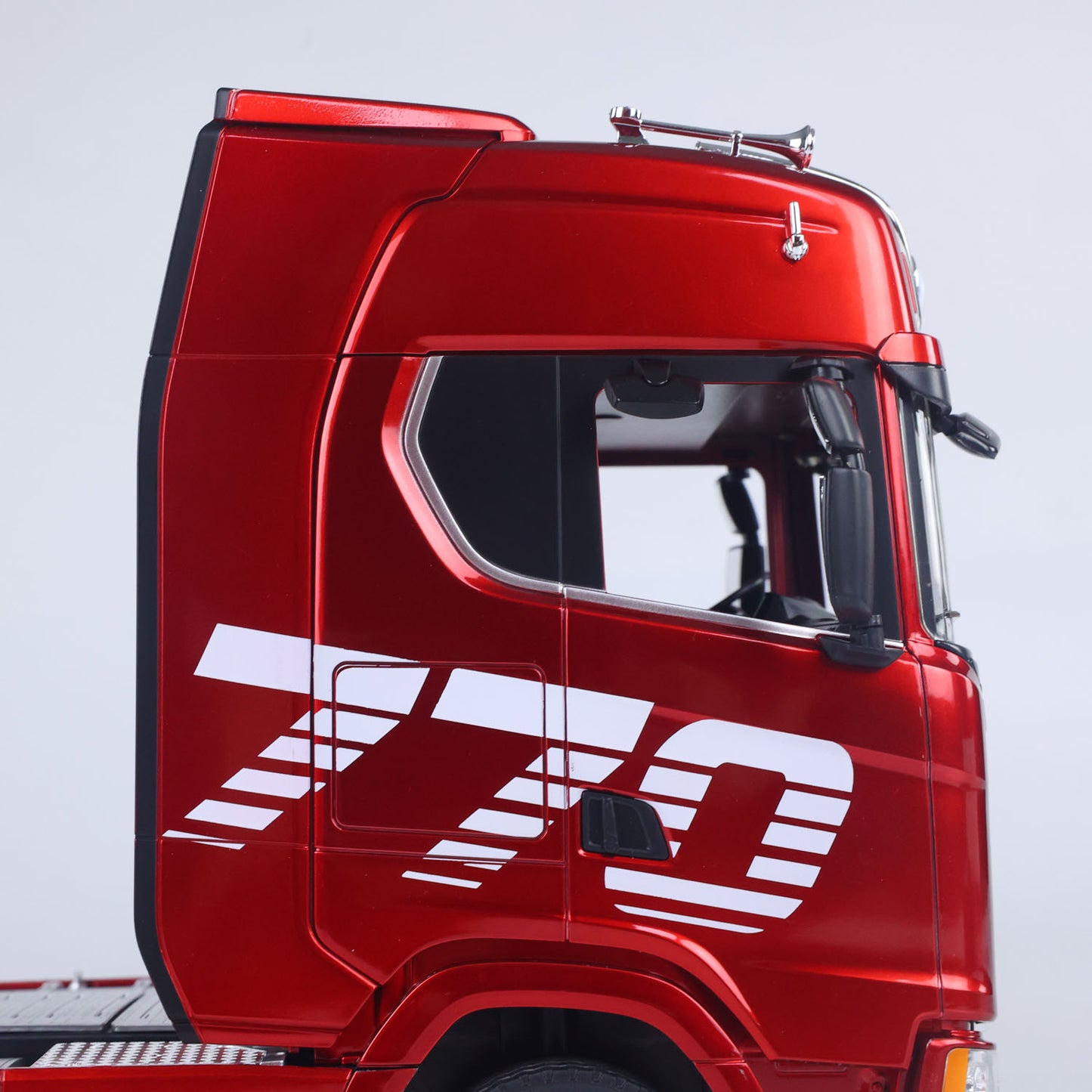US Stock 770S Plastic 1/18 RC Tractor Truck RTR 7.4V Battery Radio 19CH Light Sound Effects Remote Control Lorry Car Model