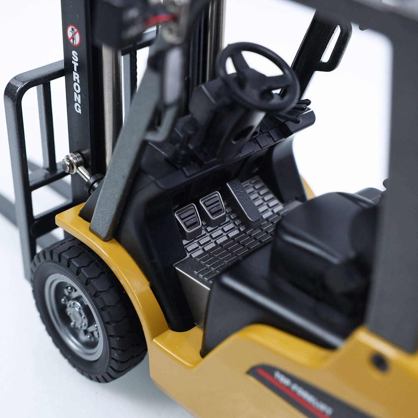 IN Stock HUINA 9925 1/50 Electric Remote Control Forklift Mini Warehouse RC Model with Light Sound Effect Desktop Display for Collectors