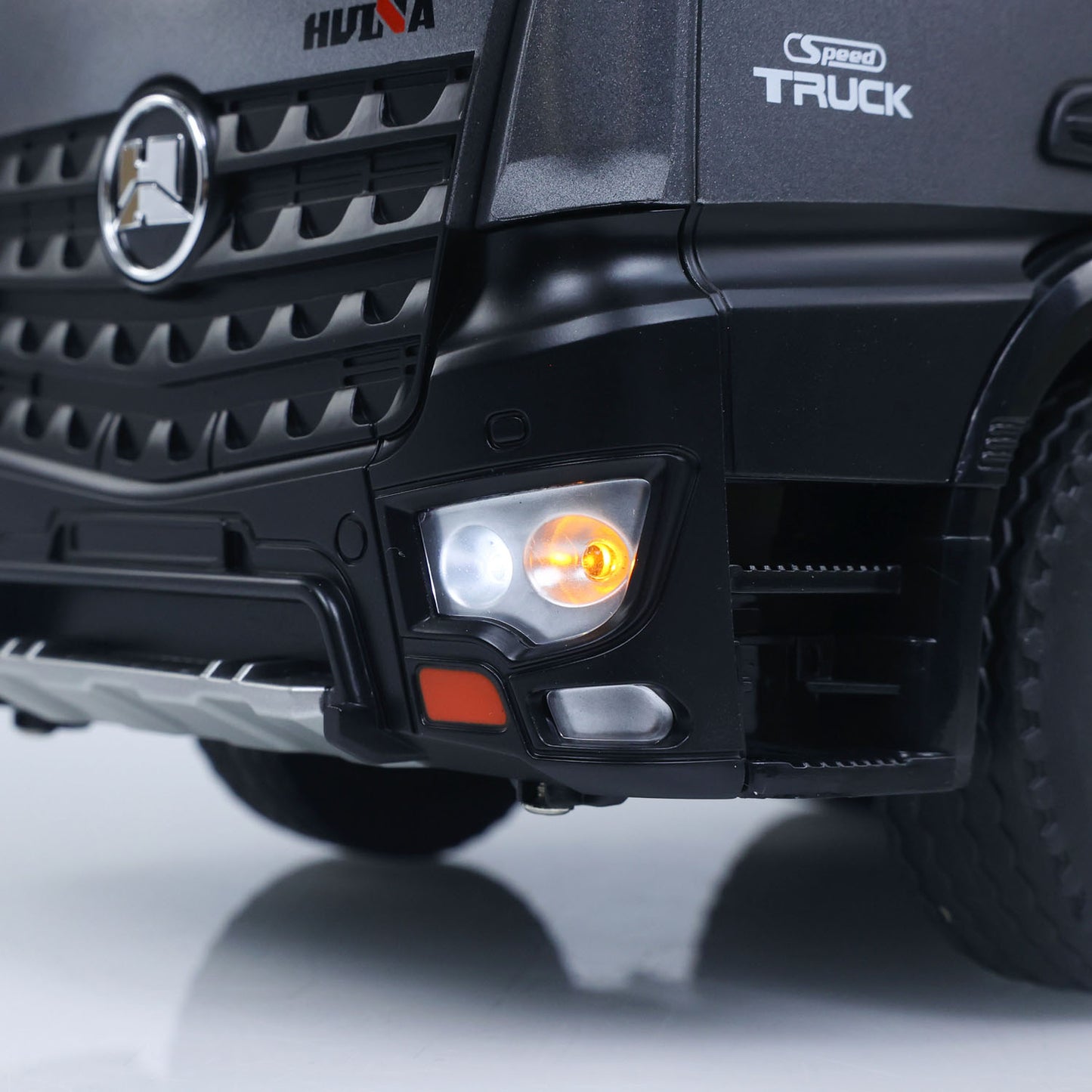 Fast Free Shipping for EU HUINA 1/14 Remote Control Dump Truck 12CH RC Tipper Finished Model Light Sound Effects 2.4G Radio System USB Charging Cable