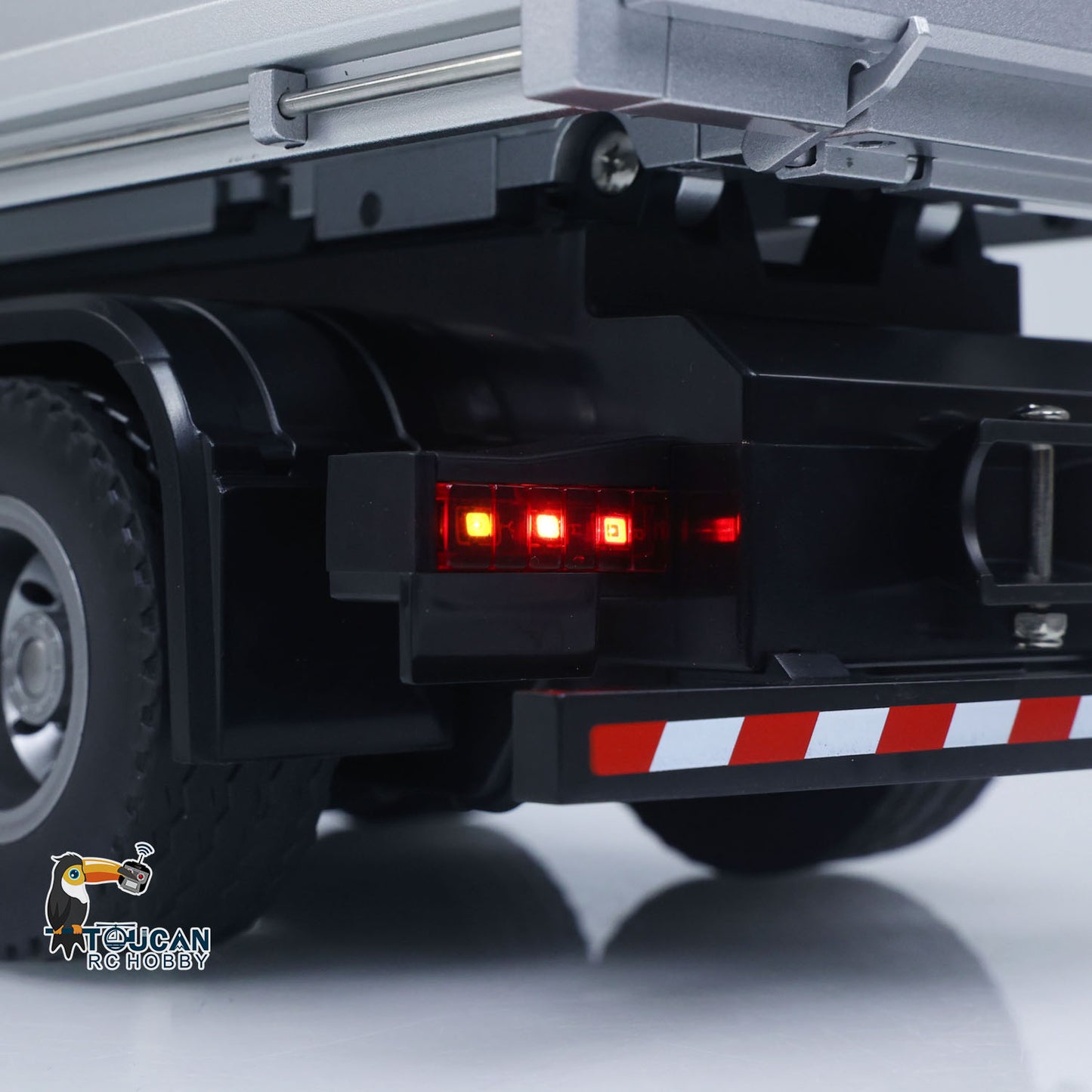 HUINA 1/14 Remote Control Dump Truck 12CH RC Tipper Finished Model Toy Gift RTR Light Sound Effects Radio USB Charging Cable