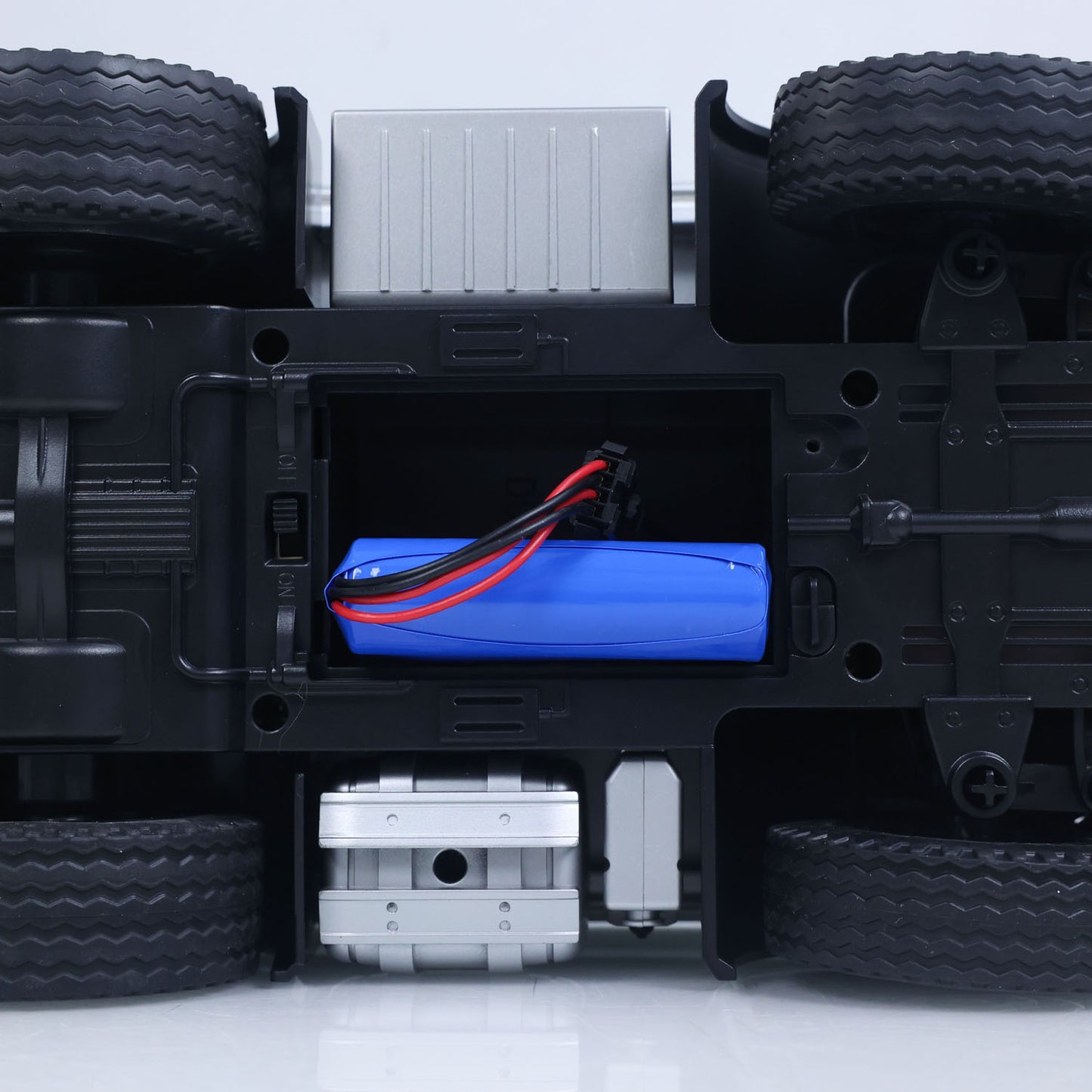 Fast Free Shipping for EU HUINA 1/14 Remote Control Dump Truck 12CH RC Tipper Finished Model Light Sound Effects 2.4G Radio System USB Charging Cable
