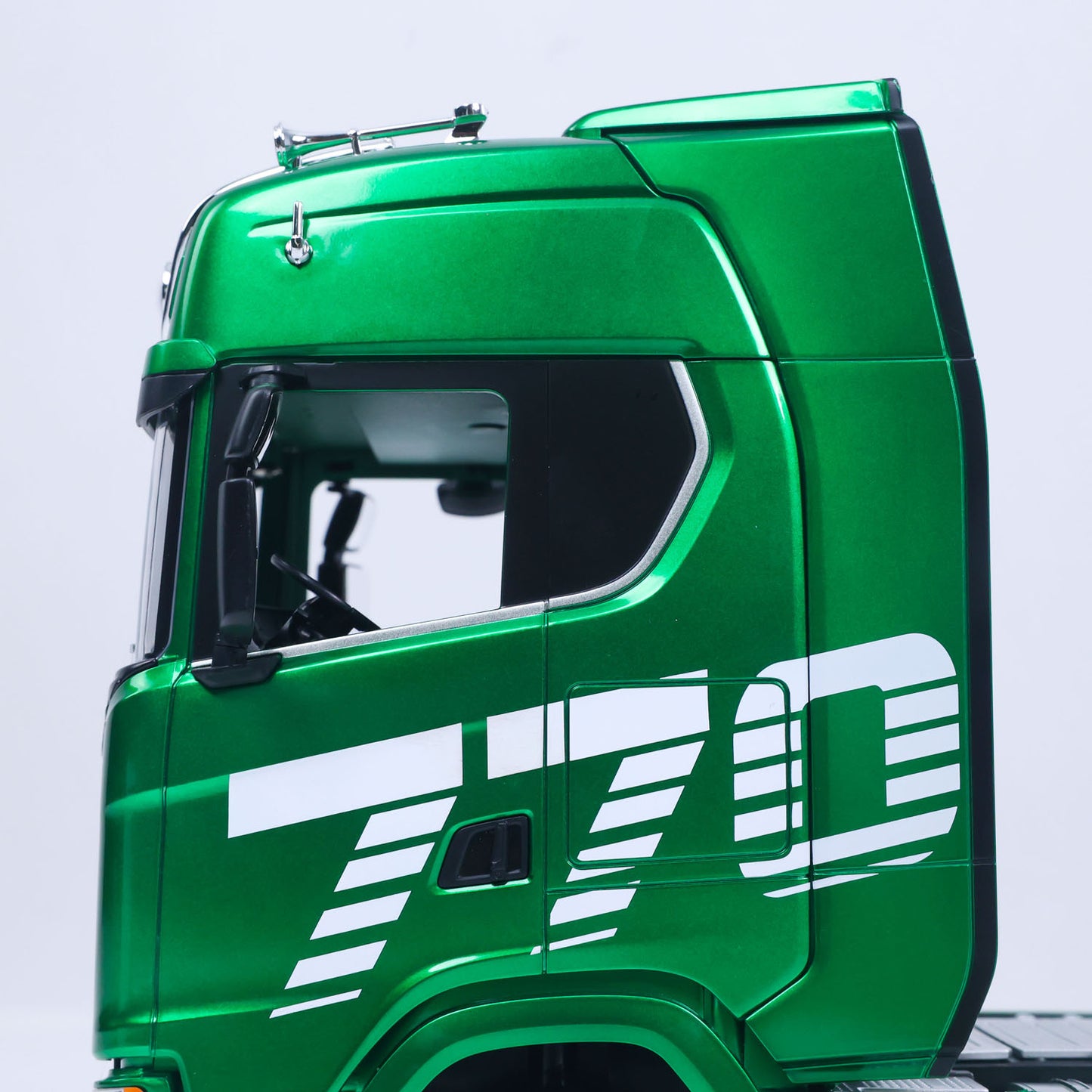 DE Stock HUINA 1/18 Remote Control Tractor Truck 770S 1501 6X4 Plastic RC Lorry Car Model Lights Sound System Charger Battery