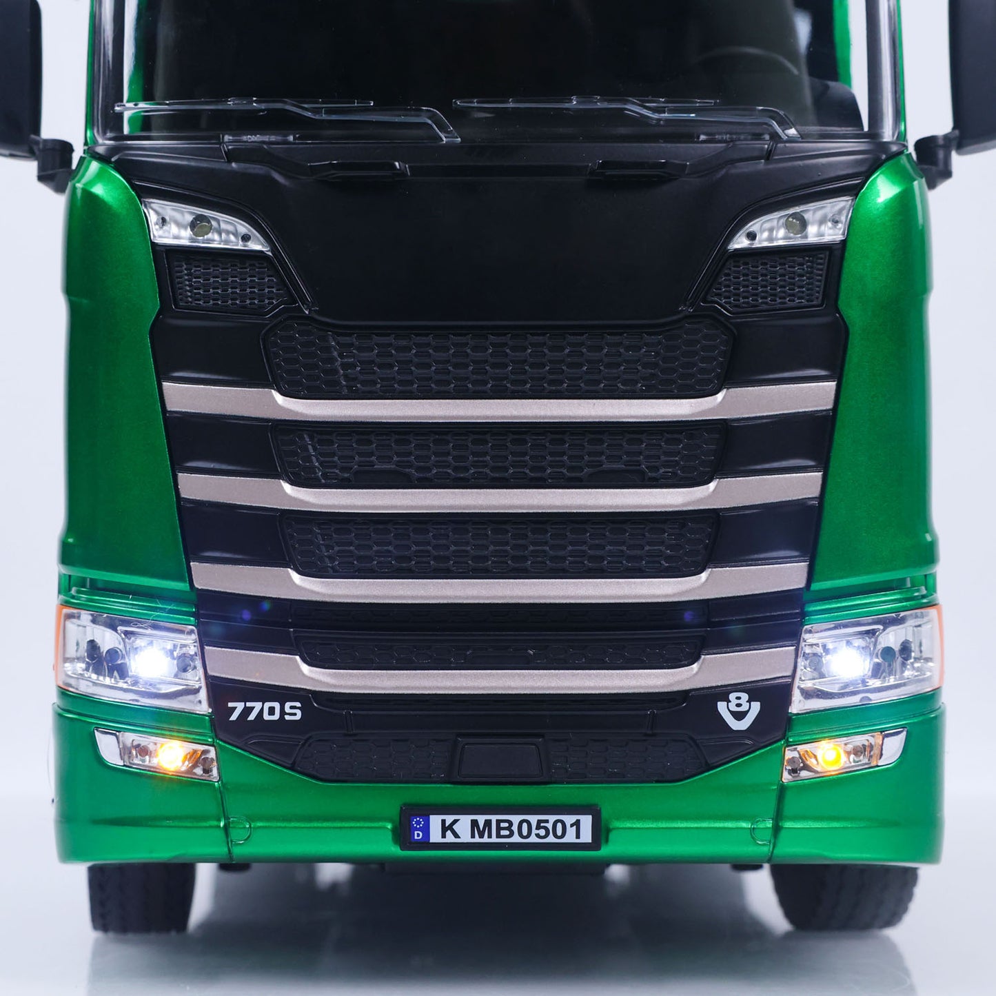 DE Stock HUINA 1/18 Remote Control Tractor Truck 770S 1501 6X4 Plastic RC Lorry Car Model Lights Sound System Charger Battery