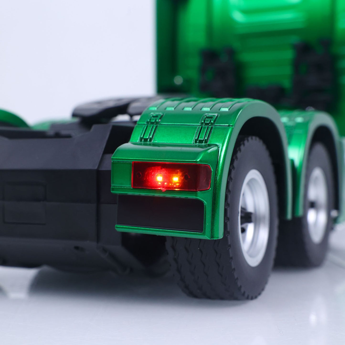 DE Stock HUINA 1/18 Remote Control Tractor Truck 770S 1501 6X4 Plastic RC Lorry Car Model Lights Sound System Charger Battery