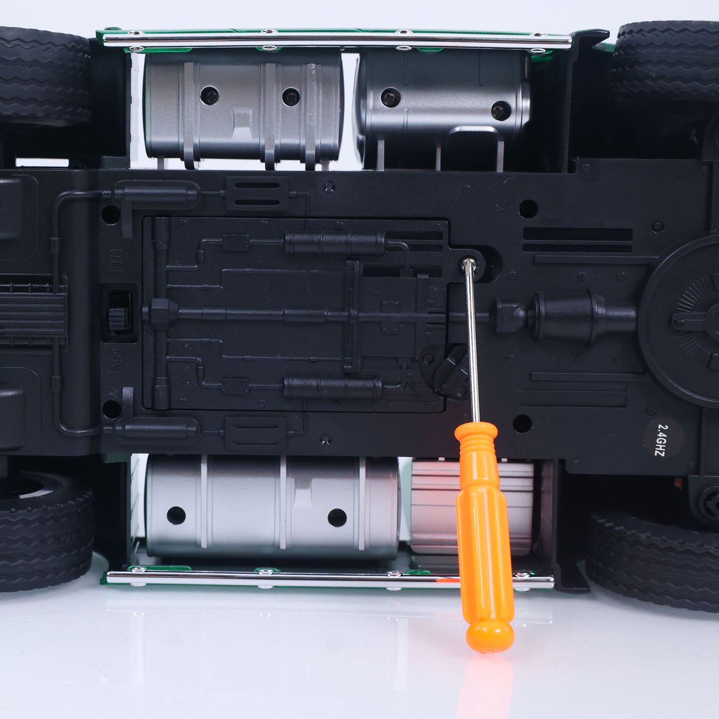 DE Stock HUINA 1/18 Remote Control Tractor Truck 770S 1501 6X4 Plastic RC Lorry Car Model Lights Sound System Charger Battery