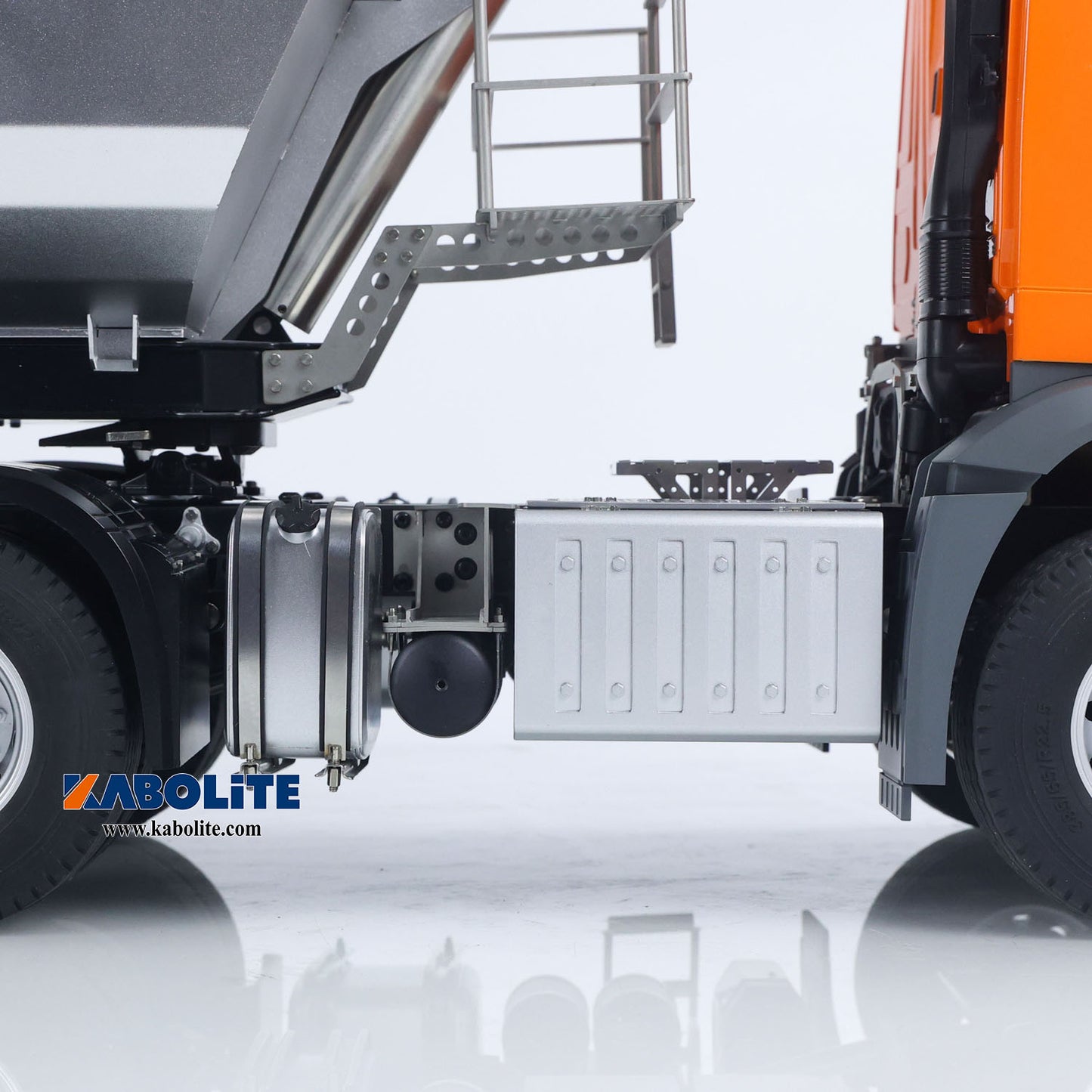 Fast Free Shipping for EU 2.4G Kabolite 1/14 4X4 RC Tractor Truck 5801 3Axles Electric Lifting Dump Trailer Sound Light 2 Speed Transmission