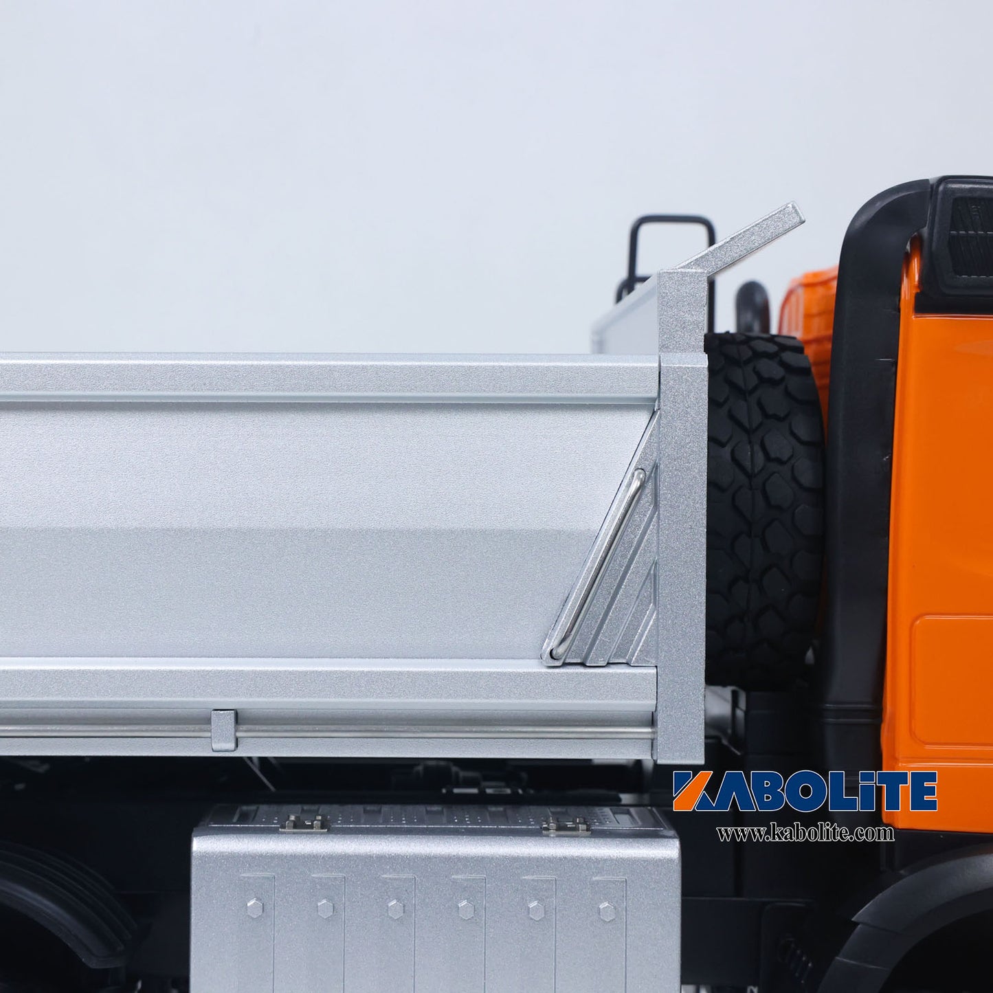 IN Stock HUINA 1598 1/14 Plastic RC Dump Truck with 3 Power Axles Differential Air Suspension Light Sound for Construction Vehicles Hobbyists