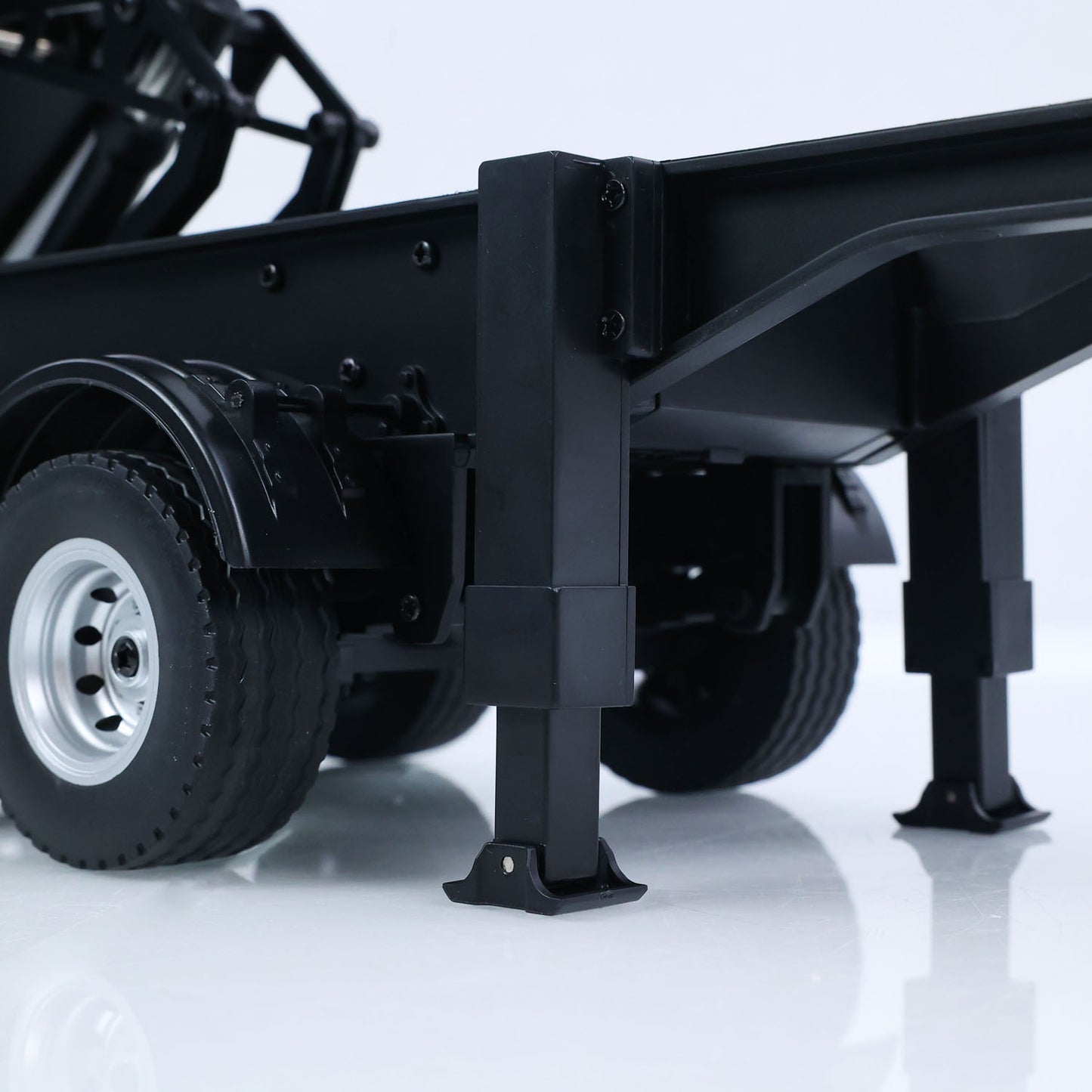 Fast Free Shipping for EU HUINA 1/18 Electric Lifting Remote Control Semi Dump Trailer for RC Tractor Truck 1501 Tail Light Support Leg No Sound System