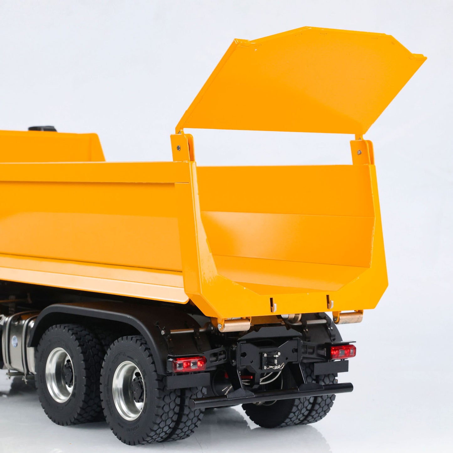 Kabolite K3365 K3366 1/14 8X8 RC Hydraulic Roll On Off Dumper Truck with FlySky FS ST8 Remote Controller 2 Speed Transmission Sound Light System