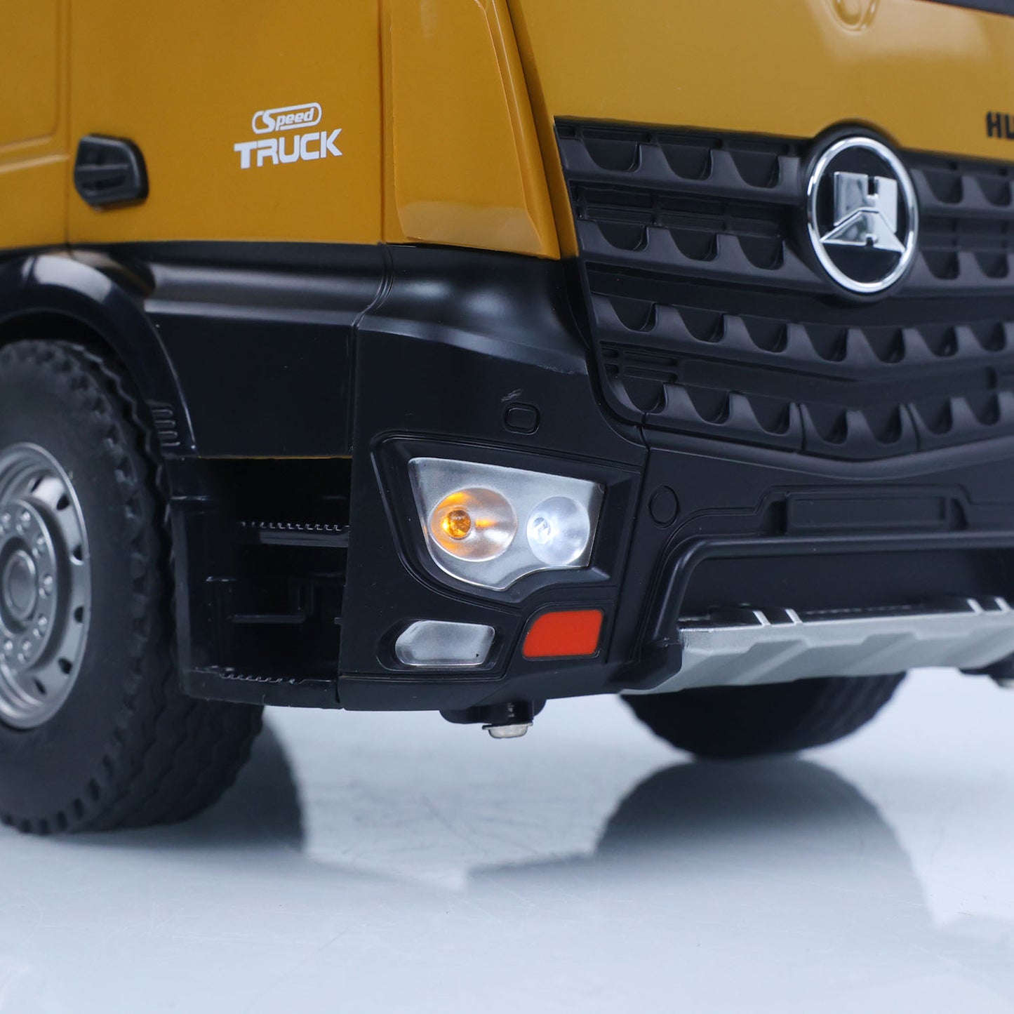 US Stock HUINA 1/14 Electric RC Dump Truck 573 Remote Control Tipper Model Vehicle Flowing Water Light Sound Effect 2.4G Radio Battery
