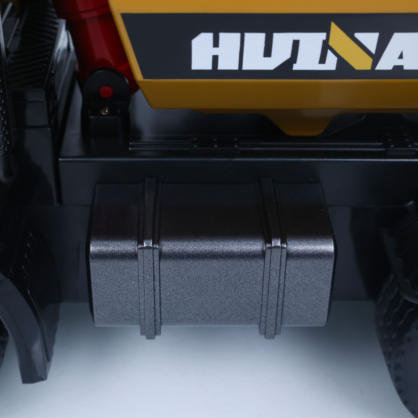 US Stock HUINA 1/14 Electric RC Dump Truck 573 Remote Control Tipper Model Vehicle Flowing Water Light Sound Effect 2.4G Radio Battery