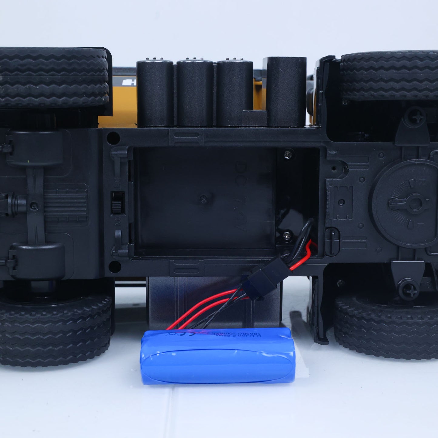 US Stock HUINA 1/14 Electric RC Dump Truck 573 Remote Control Tipper Model Vehicle Flowing Water Light Sound Effect 2.4G Radio Battery