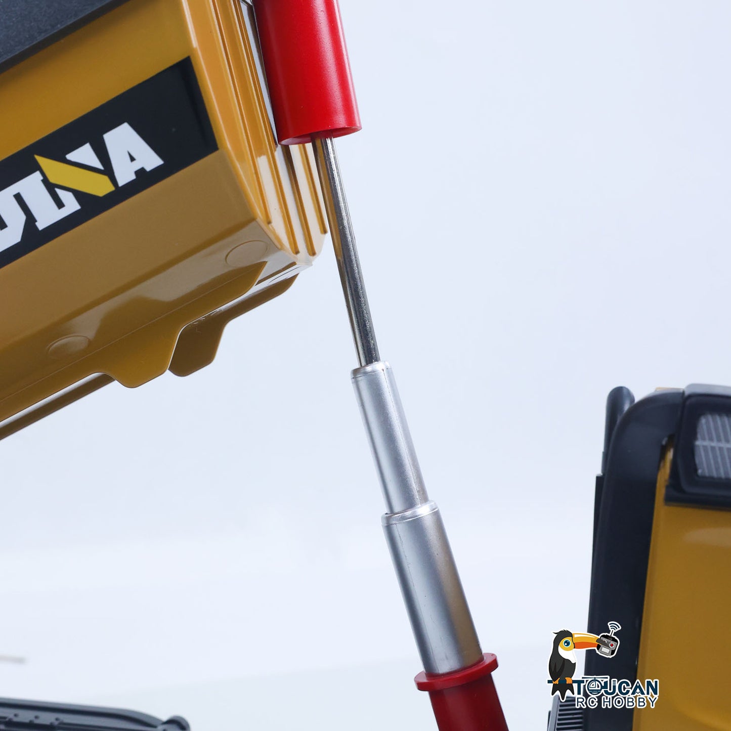 HUINA 1/14 Electric RC Dump Truck 573 Remote Control Tipper Model Vehicle Flowing Water Light Sound Effect 2.4G Radio Battery