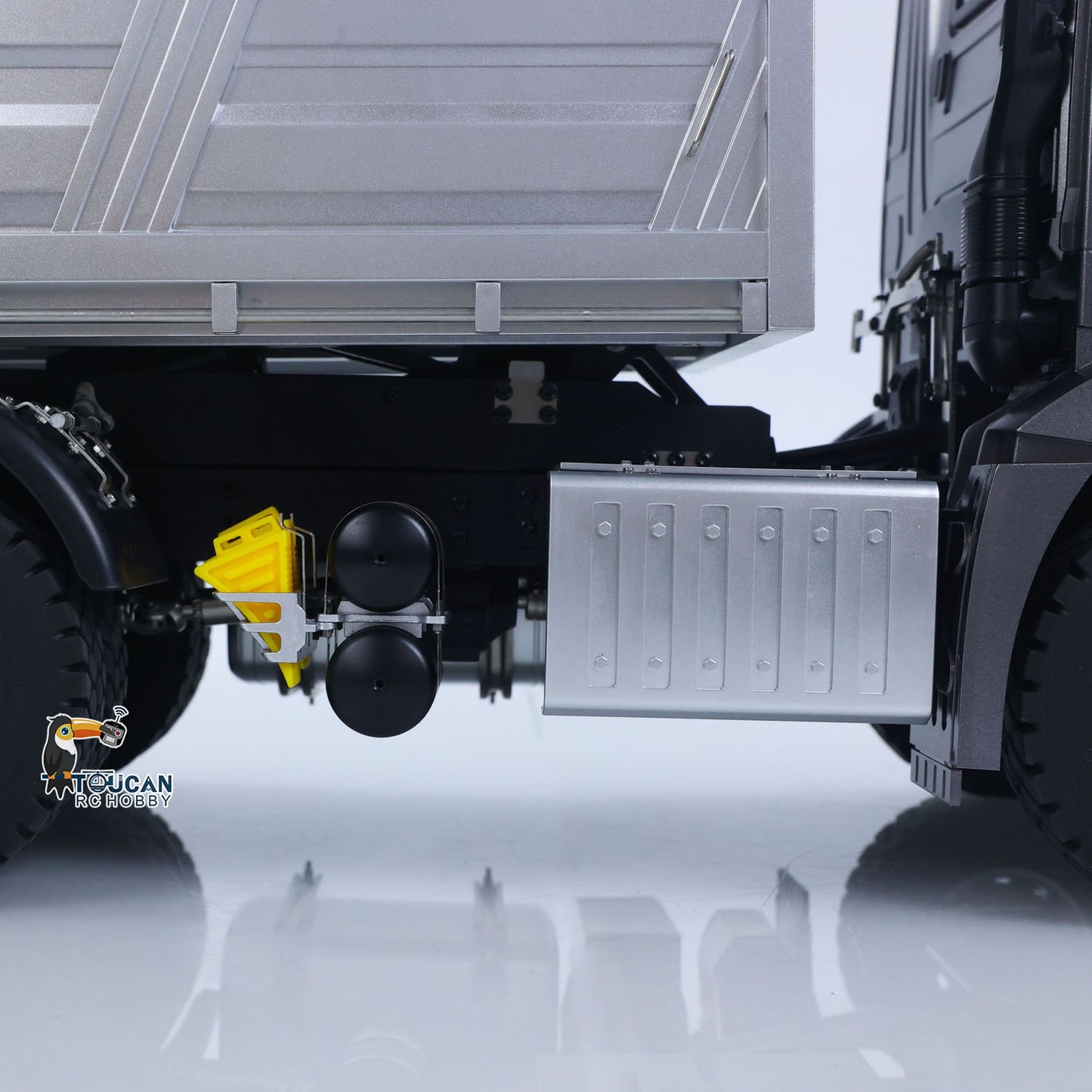 Fast Free Shipping New 2.4G RC Electric Lifting Dumper 5702 Model 1:14 6*6 Remote Control Tipper Lifting Rod Vehicle Sound Light Motor RTR Car Toy