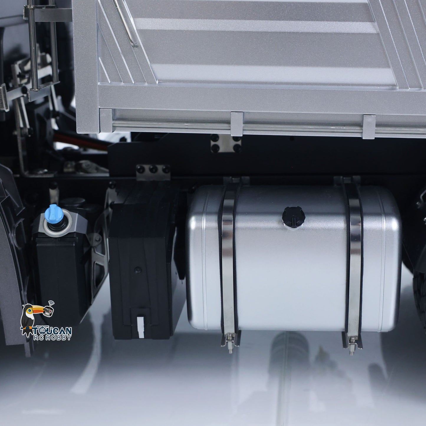 Fast Free Shipping New 2.4G RC Electric Lifting Dumper 5702 Model 1:14 6*6 Remote Control Tipper Lifting Rod Vehicle Sound Light Motor RTR Car Toy