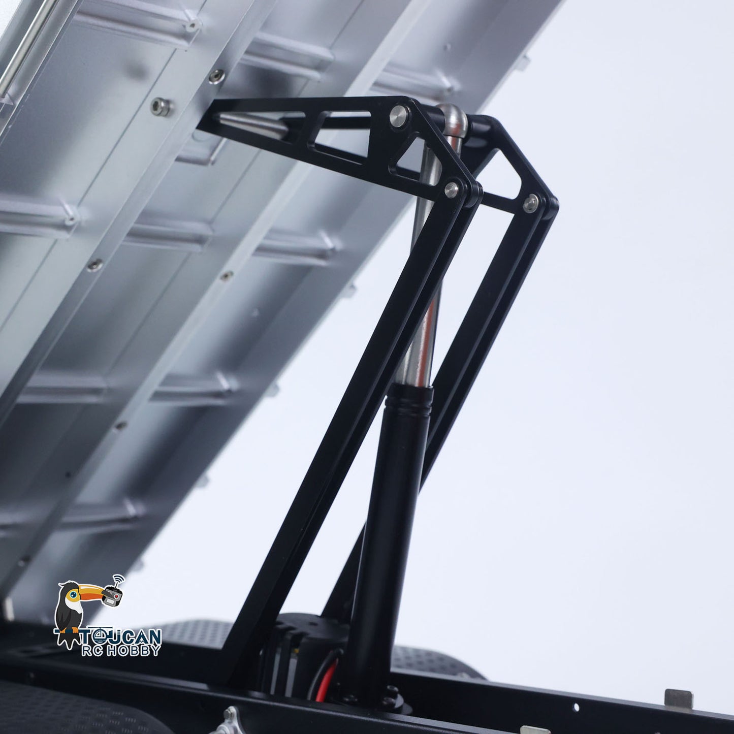 Fast Free Shipping 1/14 2.4G Remote Control Electric Lifting Dumper 5702 Model 6*6 Tipper Vehicle 2Speed Sound Light Motor RTR Car Gifts Adults