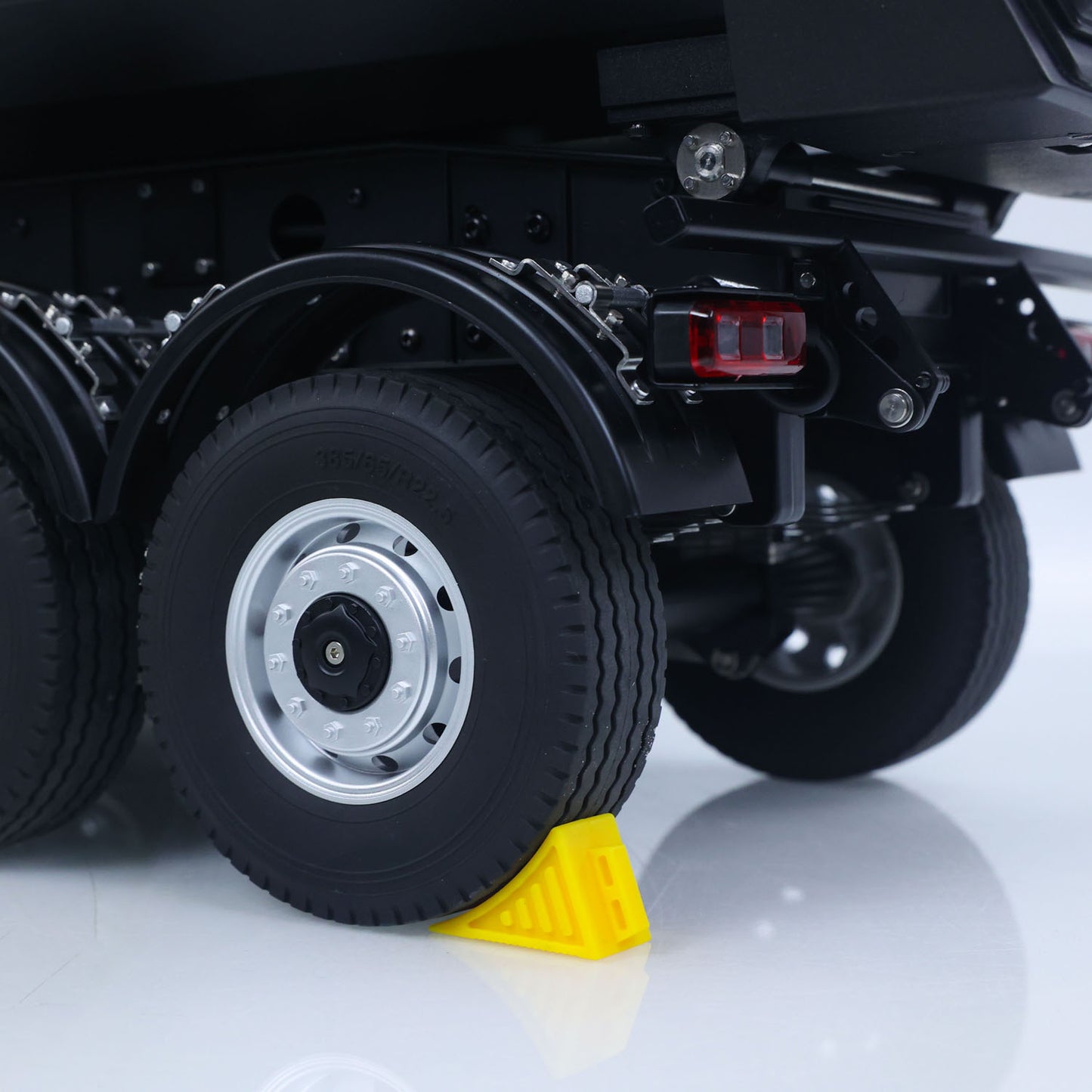 Fast Free Shipping for EU Kabolite 1/14 Metal Remote Control 3 Axles Electric Lifting Semi Trailer Dumper for 5801 RC Tractor Truck 770S 100 Support Leg