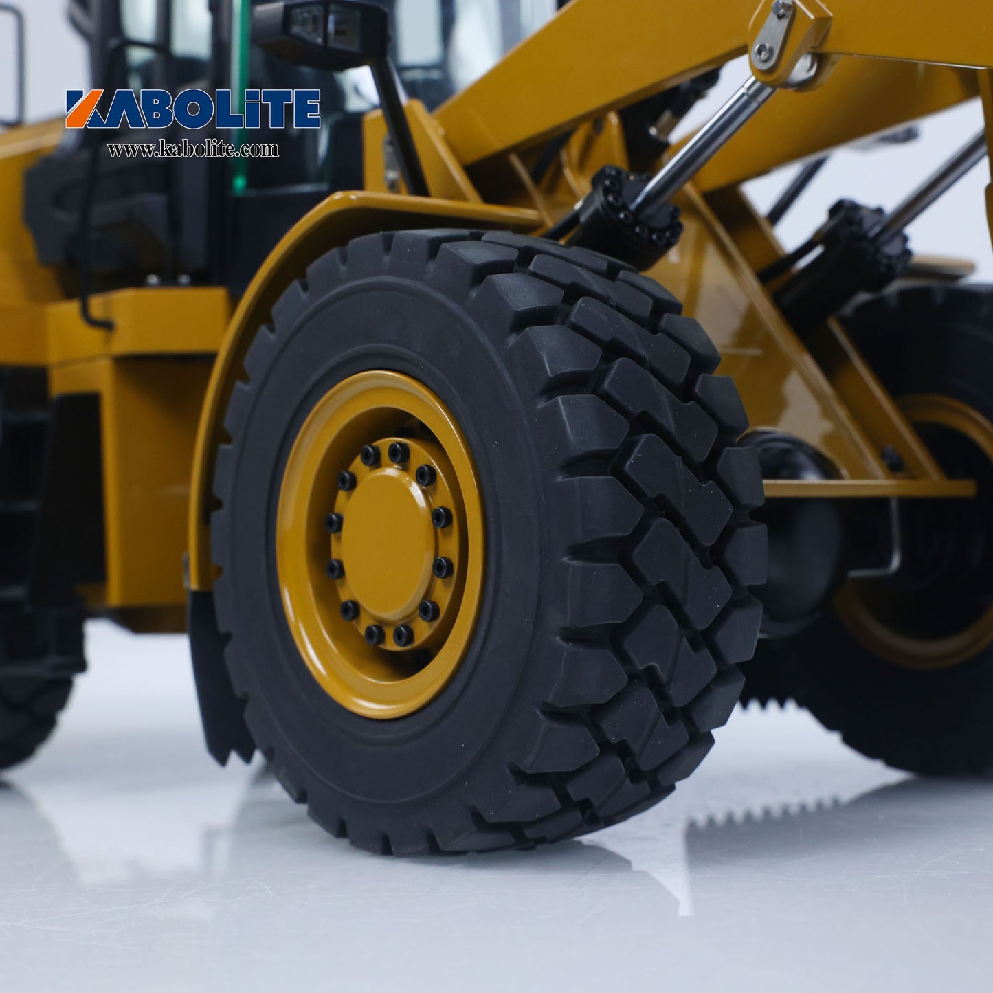 Kabolite K966 1/16 Metal Hydraulic RC Loader Model with FlySky ST8 Radio Controller Light Sound System