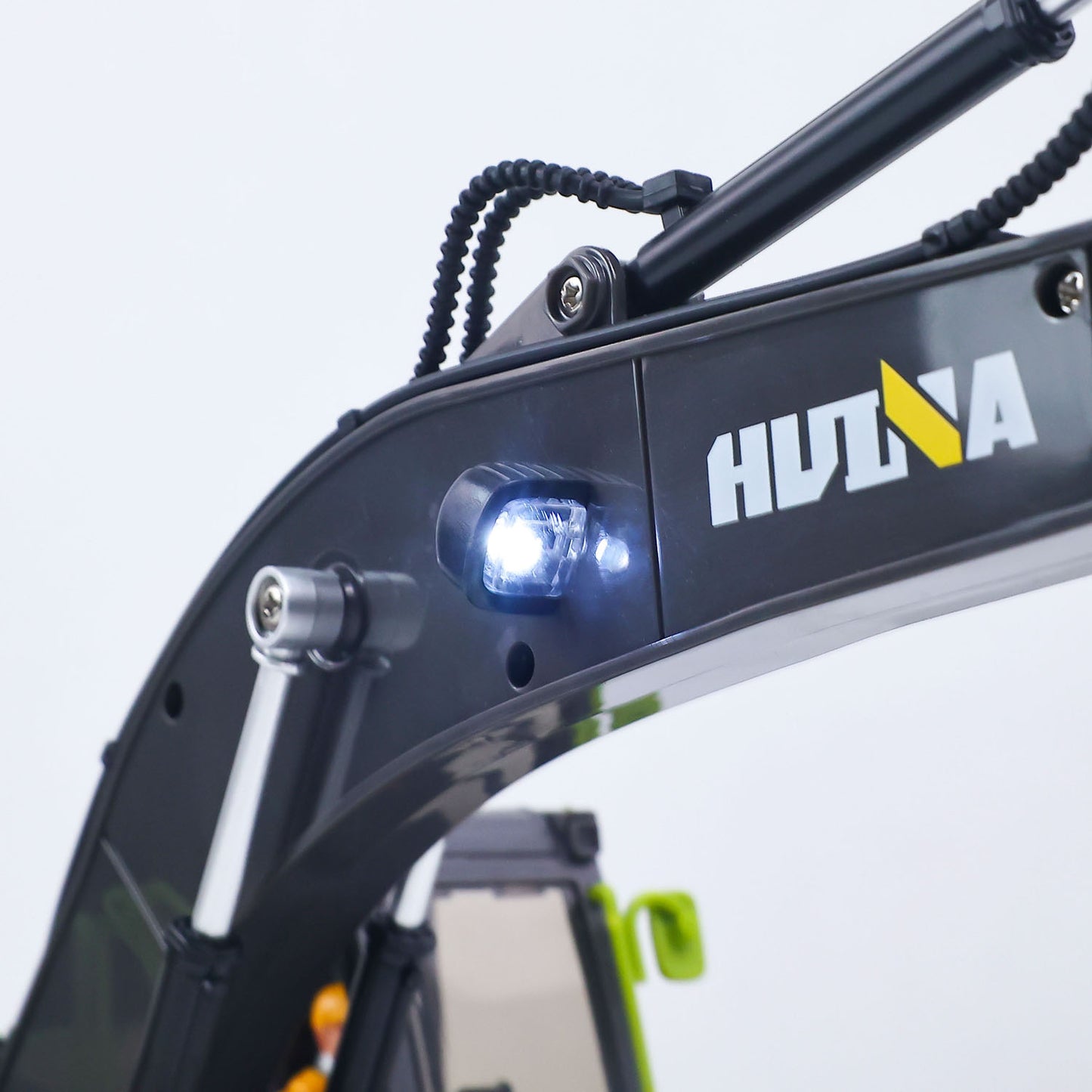 RTR HUINA 1/18 Electric RC Excavator 1661 Remote Control Digger Finished Model Battery Light Effects Metal Bucket No Sound