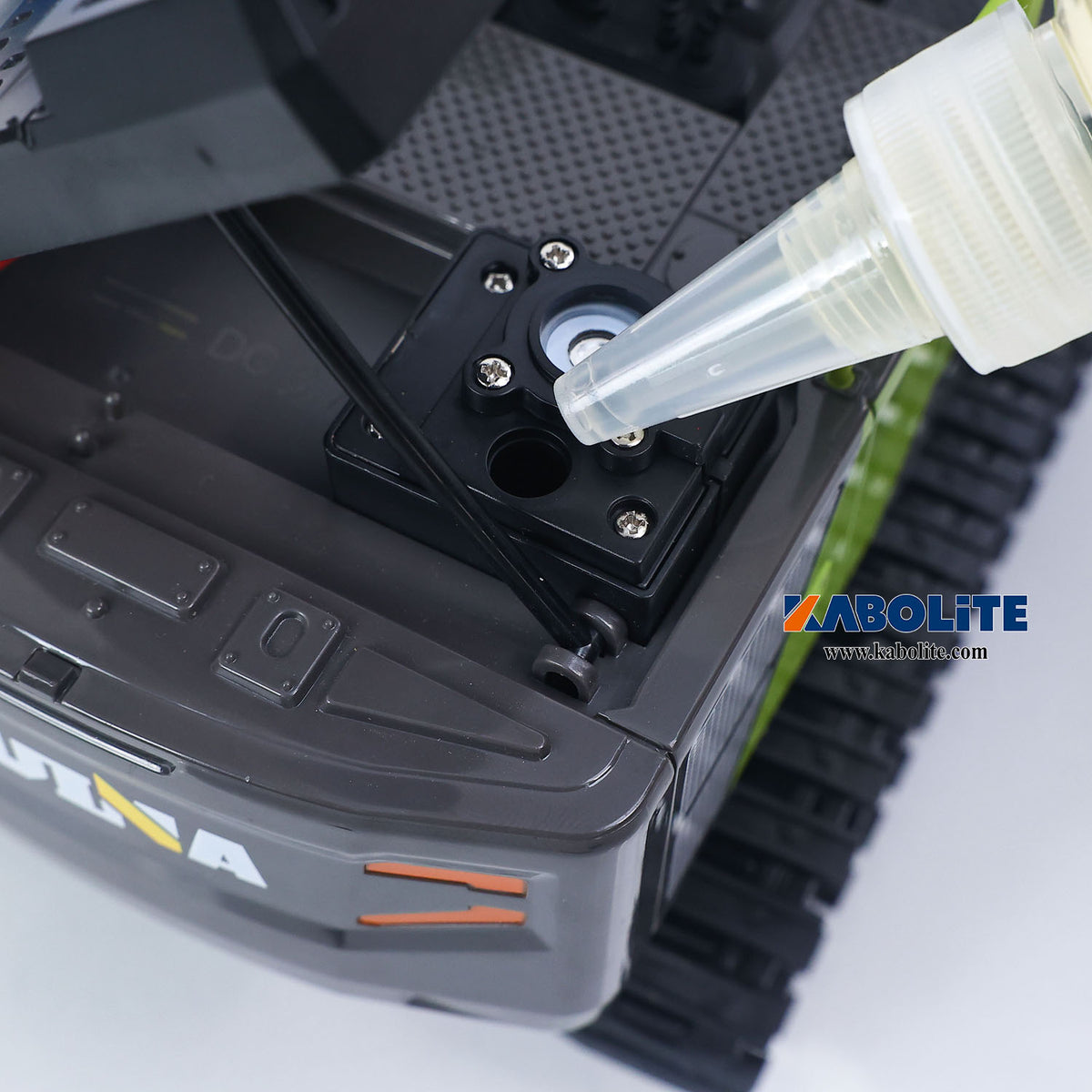 IN Stock HUINA 1661 1/18 Electric RC Excavator with Light Effects Metal Bucket Water Mist Spray for Remote Control Digger Hobbyists