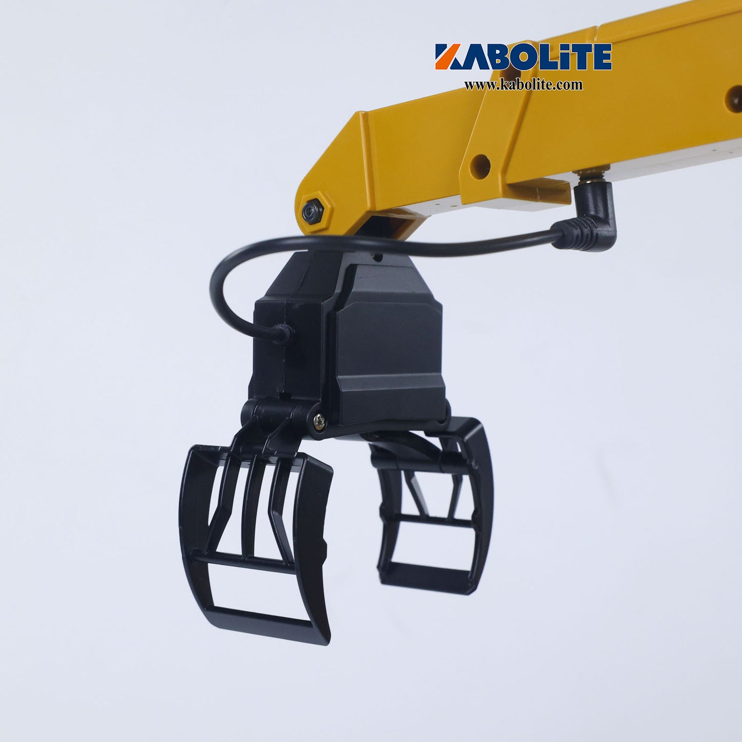 Fast Free Shipping for EU HUINA 1538 1/14 RC Timber Grab Dumper Truck with Light Sound 26CH 2.4G Radio Controller for Scale Machinery Enthusiasts